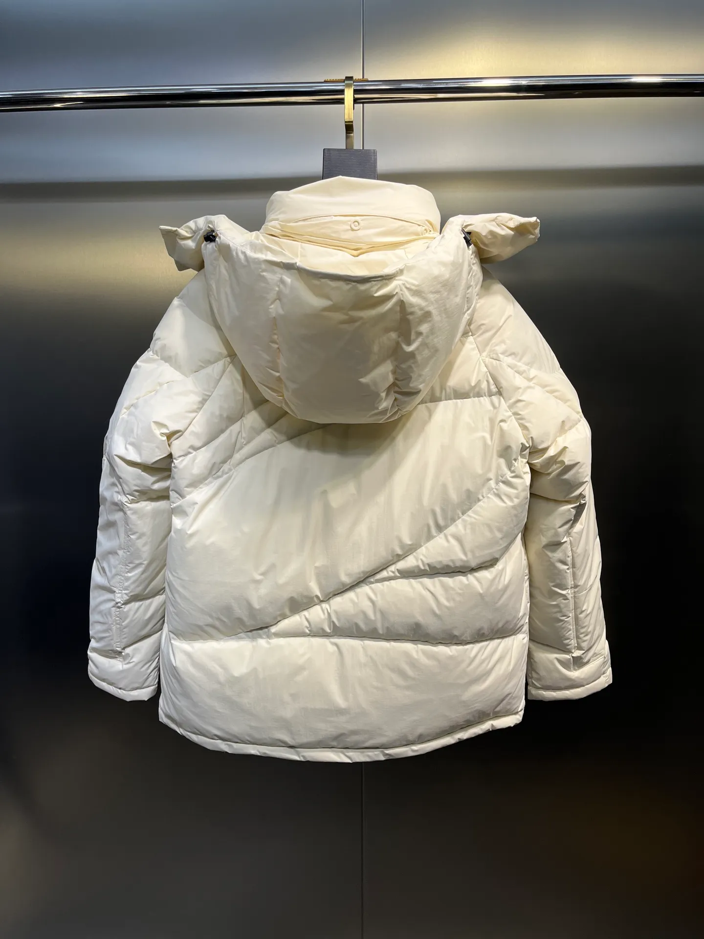 P1000 moncler 🌟 2025 new autumn and winter down jacket. Original 1:1 customized hardware accessories, all imported and original customization. Welcome to compare at the counter. Absolutely high quality. Made of top 90 down. Super soft. Full and fluffy. Super heavy workmanship. Fabric workmanship. 👍Perfect version. Note⚠The fabric is super comfortable. Exclusive model. Non-market product. Same style for men and women. Size: s-xxl