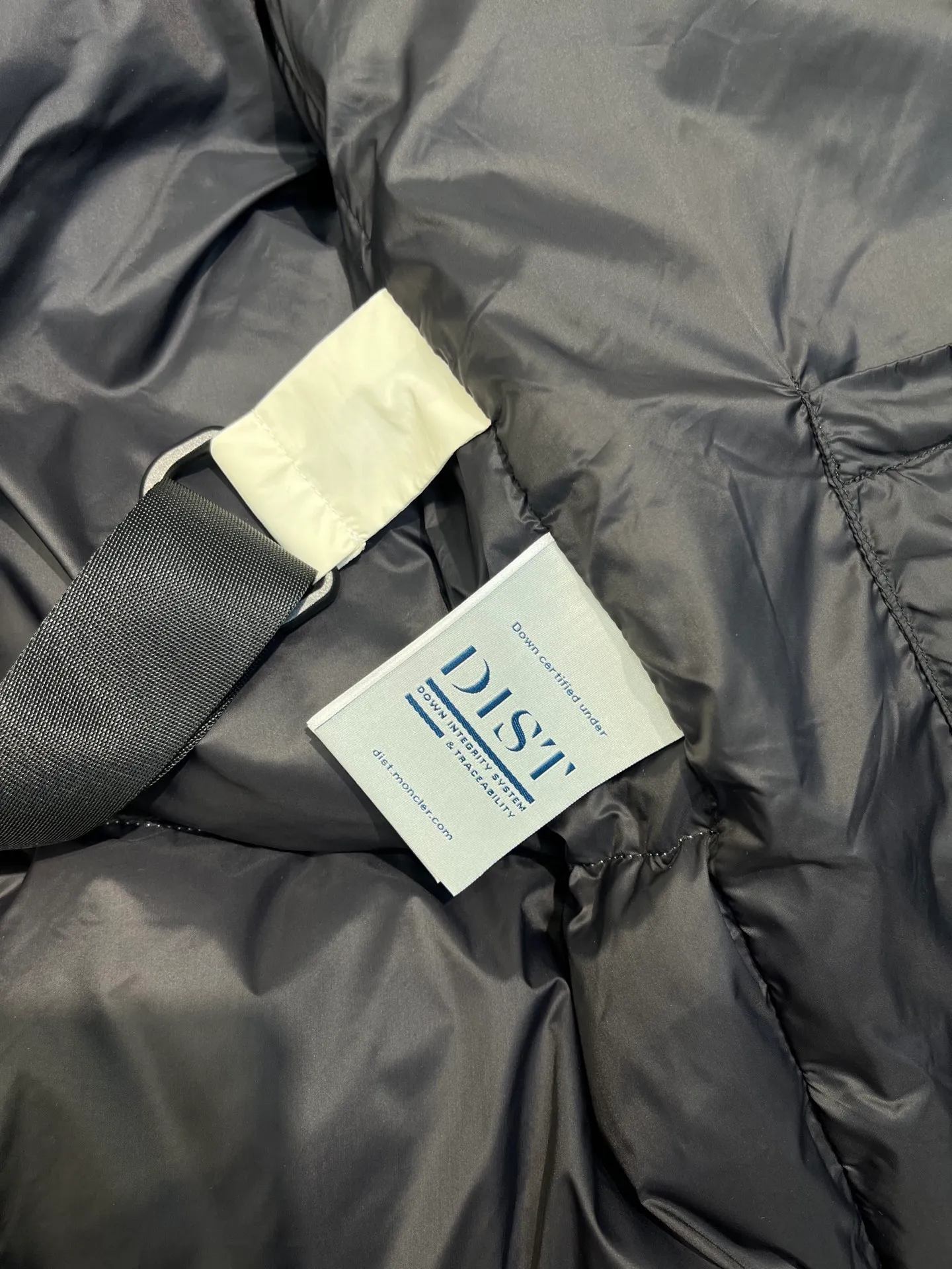 P1000 moncler 🌟 2025 new autumn and winter down jacket. Original 1:1 customized hardware accessories, all imported and original customization. Welcome to compare at the counter. Absolutely high quality. Made of top 90 down. Super soft. Full and fluffy. Super heavy workmanship. Fabric workmanship. 👍Perfect version. Note⚠The fabric is super comfortable. Exclusive model. Non-market product. Same style for men and women. Size: s-xxl