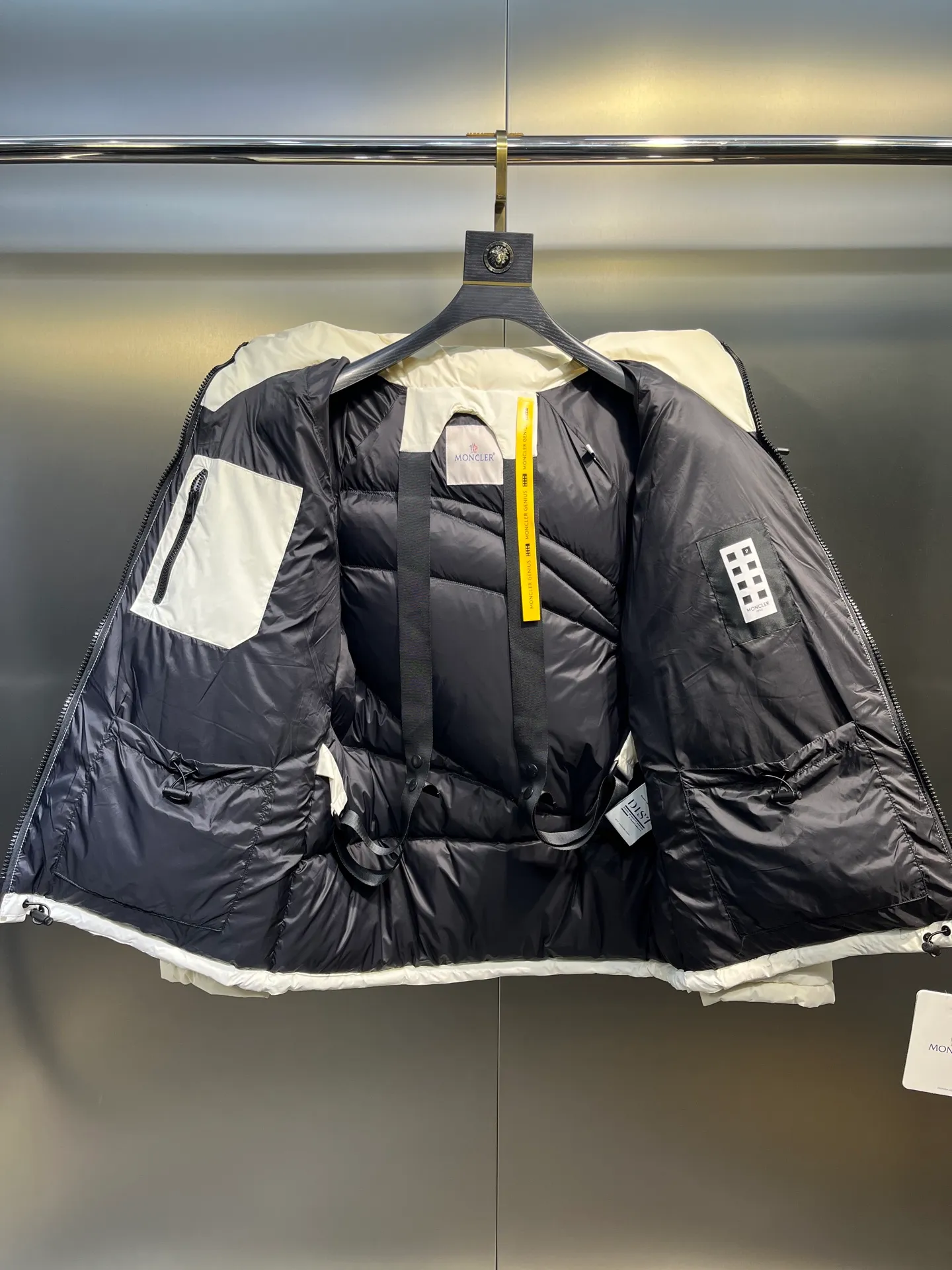 P1000 moncler 🌟 2025 new autumn and winter down jacket. Original 1:1 customized hardware accessories, all imported and original customization. Welcome to compare at the counter. Absolutely high quality. Made of top 90 down. Super soft. Full and fluffy. Super heavy workmanship. Fabric workmanship. 👍Perfect version. Note⚠The fabric is super comfortable. Exclusive model. Non-market product. Same style for men and women. Size: s-xxl