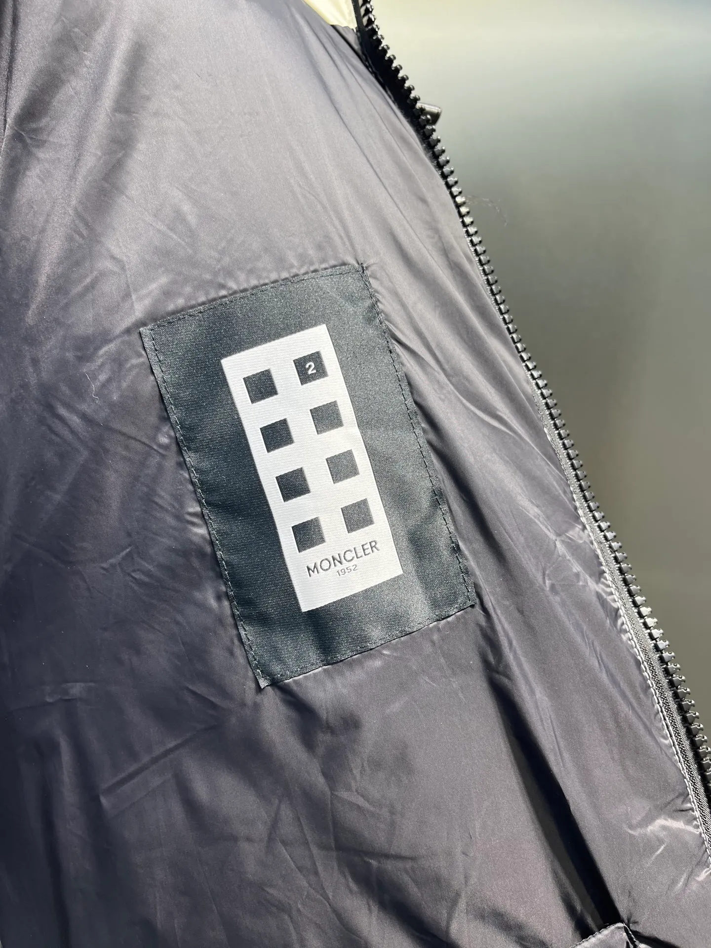 P1000 moncler 🌟 2025 new autumn and winter down jacket. Original 1:1 customized hardware accessories, all imported and original customization. Welcome to compare at the counter. Absolutely high quality. Made of top 90 down. Super soft. Full and fluffy. Super heavy workmanship. Fabric workmanship. 👍Perfect version. Note⚠The fabric is super comfortable. Exclusive model. Non-market product. Same style for men and women. Size: s-xxl