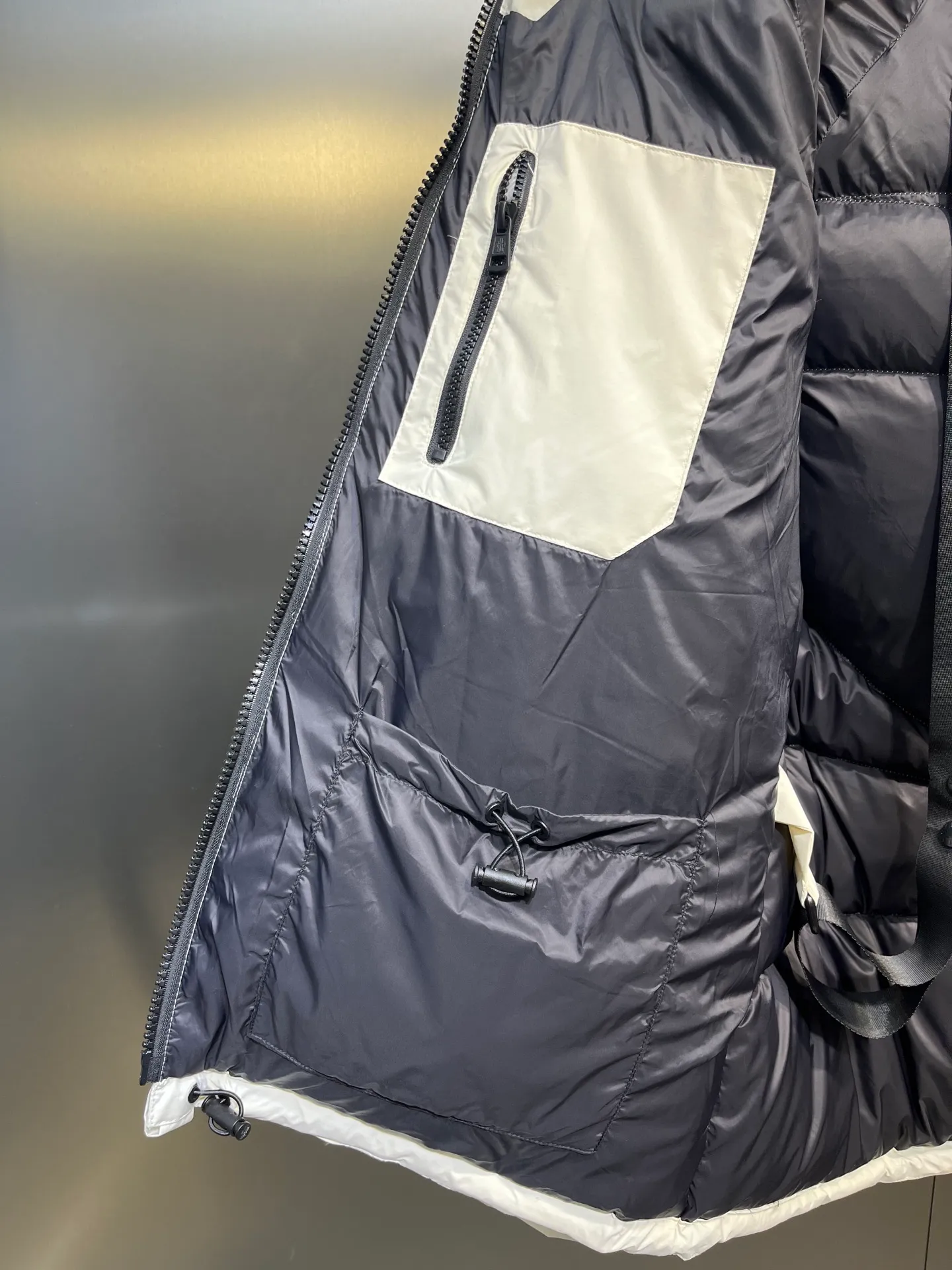 P1000 moncler 🌟 2025 new autumn and winter down jacket. Original 1:1 customized hardware accessories, all imported and original customization. Welcome to compare at the counter. Absolutely high quality. Made of top 90 down. Super soft. Full and fluffy. Super heavy workmanship. Fabric workmanship. 👍Perfect version. Note⚠The fabric is super comfortable. Exclusive model. Non-market product. Same style for men and women. Size: s-xxl