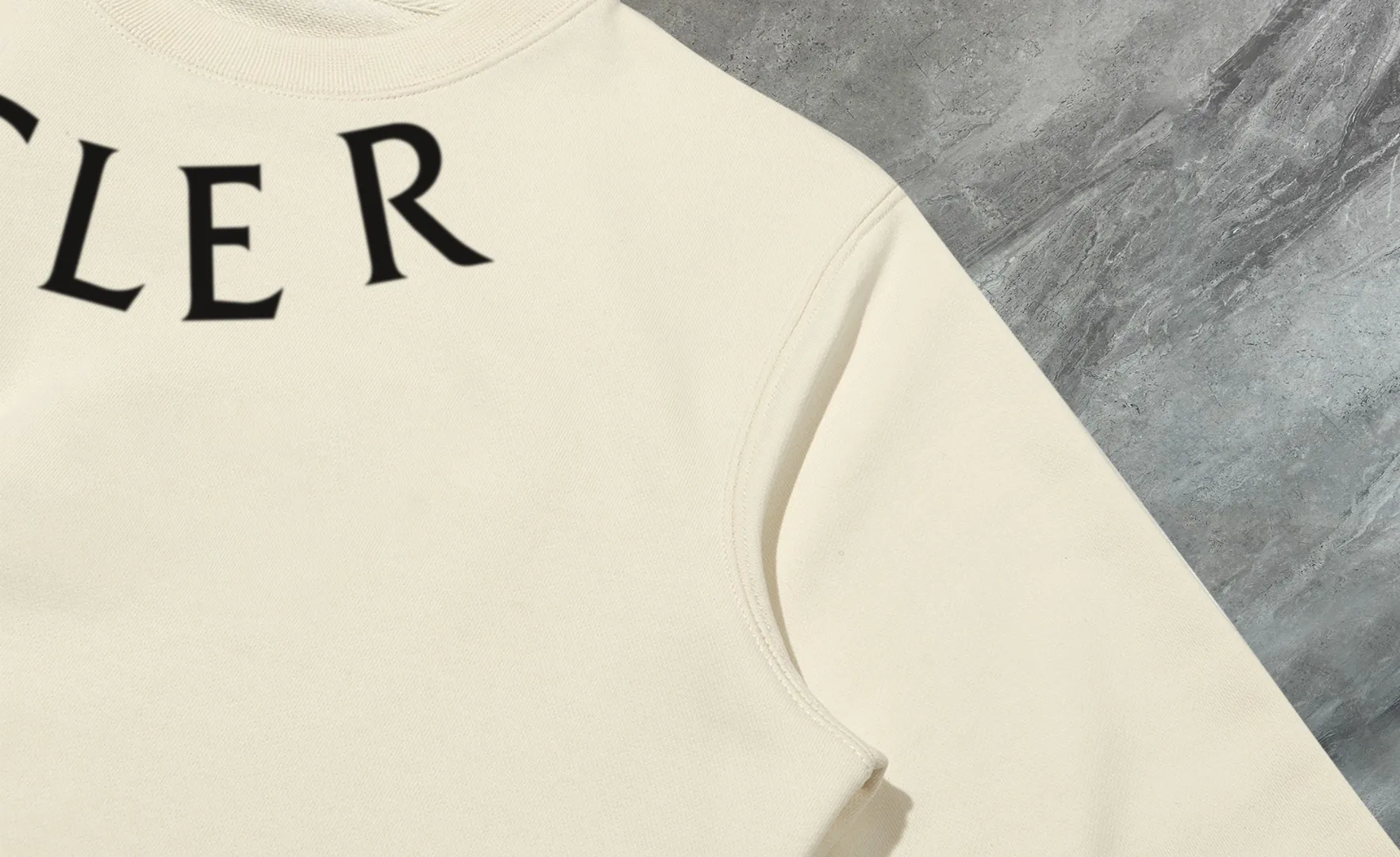 P210 High-version sweatshirt) [Long-term stock] 〖𝐌𝐎𝐍𝐂𝐋𝐄𝐑~Mask〗 Made of 440g heavy-weight fabric. It is different from the market currency. It can be matched with any variety and is properly handsome. 😎The whole dress is made of double waistcoats. The double waistcoats make the whole dress more three-dimensional. Not ordinary factories can do such fine work. 2025 Spring runway version of the T stage, on sale at the counter, round neck terry sweatshirt, high-end double-strand pure cotton, custom-made stretch ribs, dyed in the same vat, complete with three standards, matched with exquisite embroidered LOGO on the chest, simple and advanced, same style for men and women. Color: black, apricot, white, size: S M L XL 2XL
