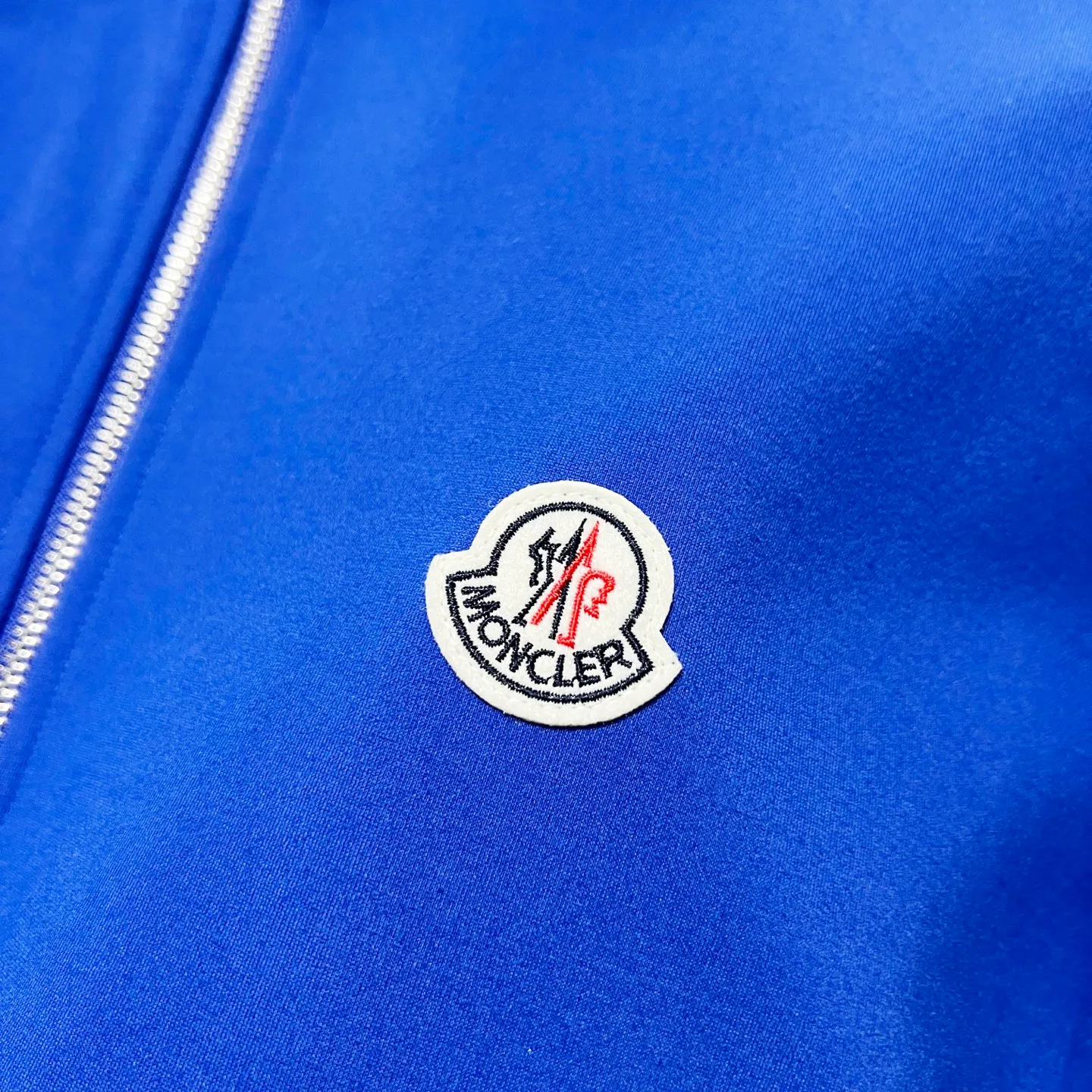 P270 MONCLER/Mask Customized fabric suit zipper jacket Simple side webbing splicing craftsmanship brand chapter logo Official synchronization High version High quality Fashion personality Versatile trend Pure original quality Original fabric Hang tag Collar label Washed wheat Complete with three standards Color: Black. Blue. Gray. Size: S-2XL