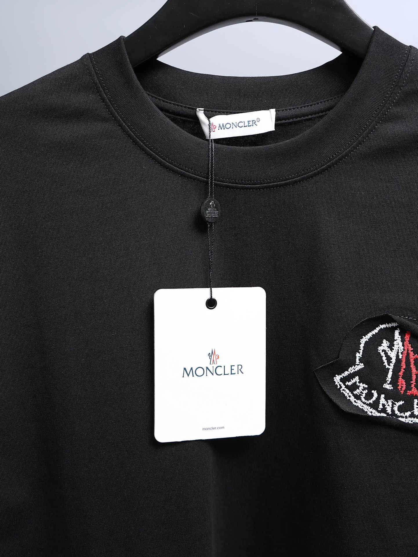 P170 MONCLER muzzle* 2꯭0꯭2꯭6 new spring and summer model ❤️ original ⌚️ high version muzzle fabric is made of 280g high-density pure cotton, does not deform and does not shrink. Process introduction: double thread movement, small patch embroidery on the chest🪡, precision embroidery of the back Logo Color: black SIZE: S-XXL