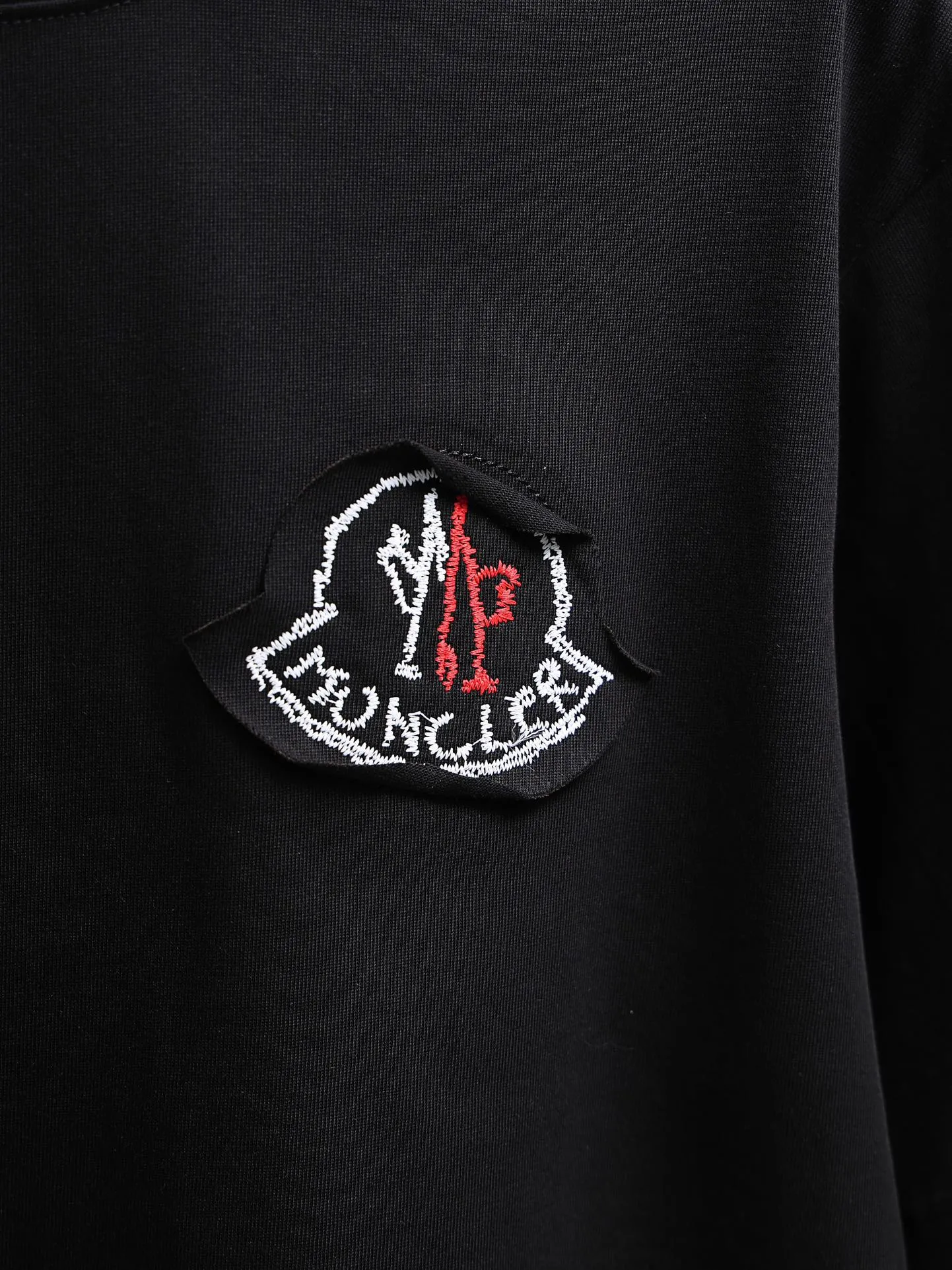 P170 MONCLER muzzle* 2꯭0꯭2꯭6 new spring and summer model ❤️ original ⌚️ high version muzzle fabric is made of 280g high-density pure cotton, does not deform and does not shrink. Process introduction: double thread movement, small patch embroidery on the chest🪡, precision embroidery of the back Logo Color: black SIZE: S-XXL
