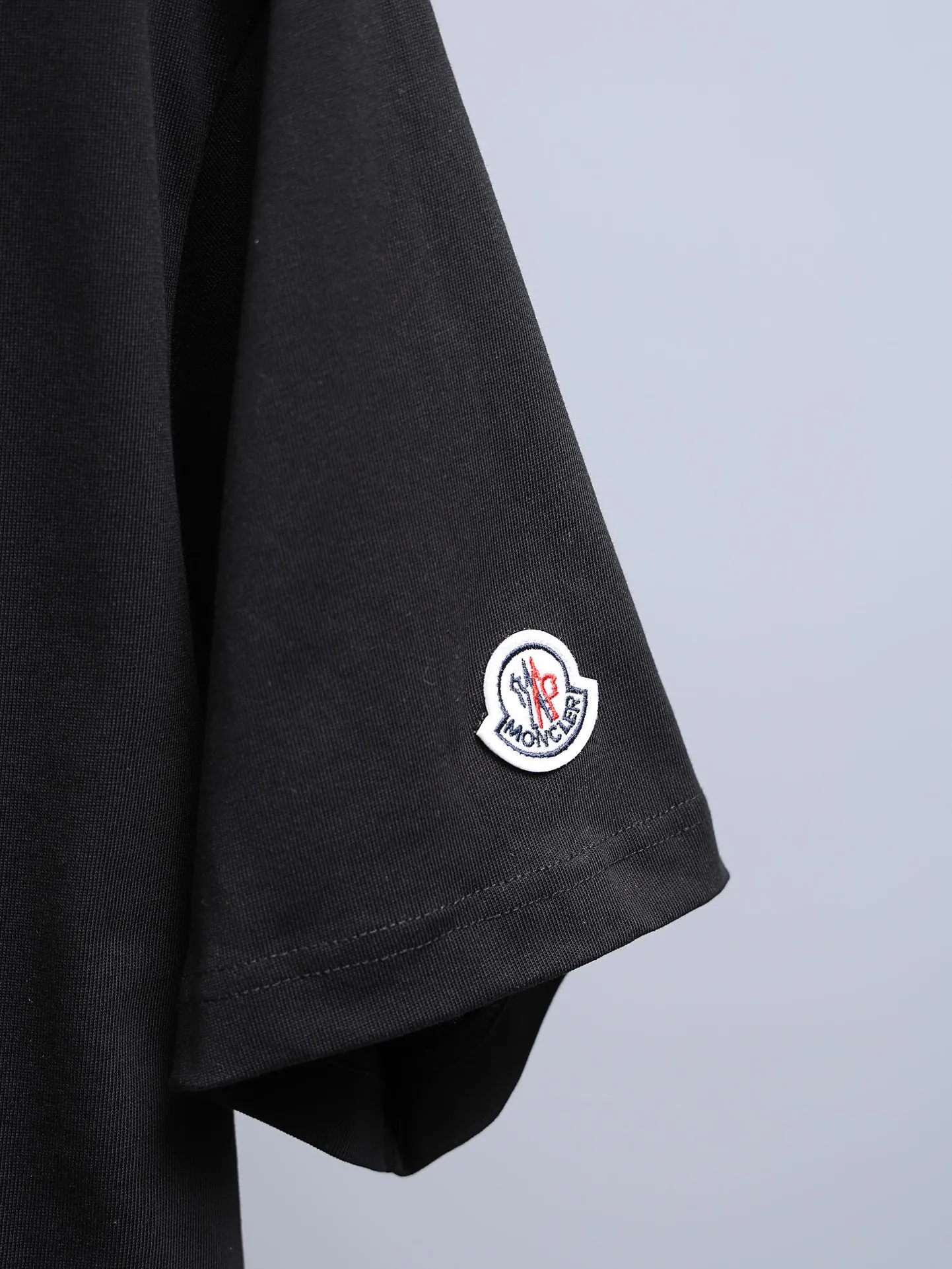 P170 MONCLER muzzle* 2꯭0꯭2꯭6 new spring and summer model ❤️ original ⌚️ high version muzzle fabric is made of 280g high-density pure cotton, does not deform and does not shrink. Process introduction: double thread movement, small patch embroidery on the chest🪡, precision embroidery of the back Logo Color: black SIZE: S-XXL