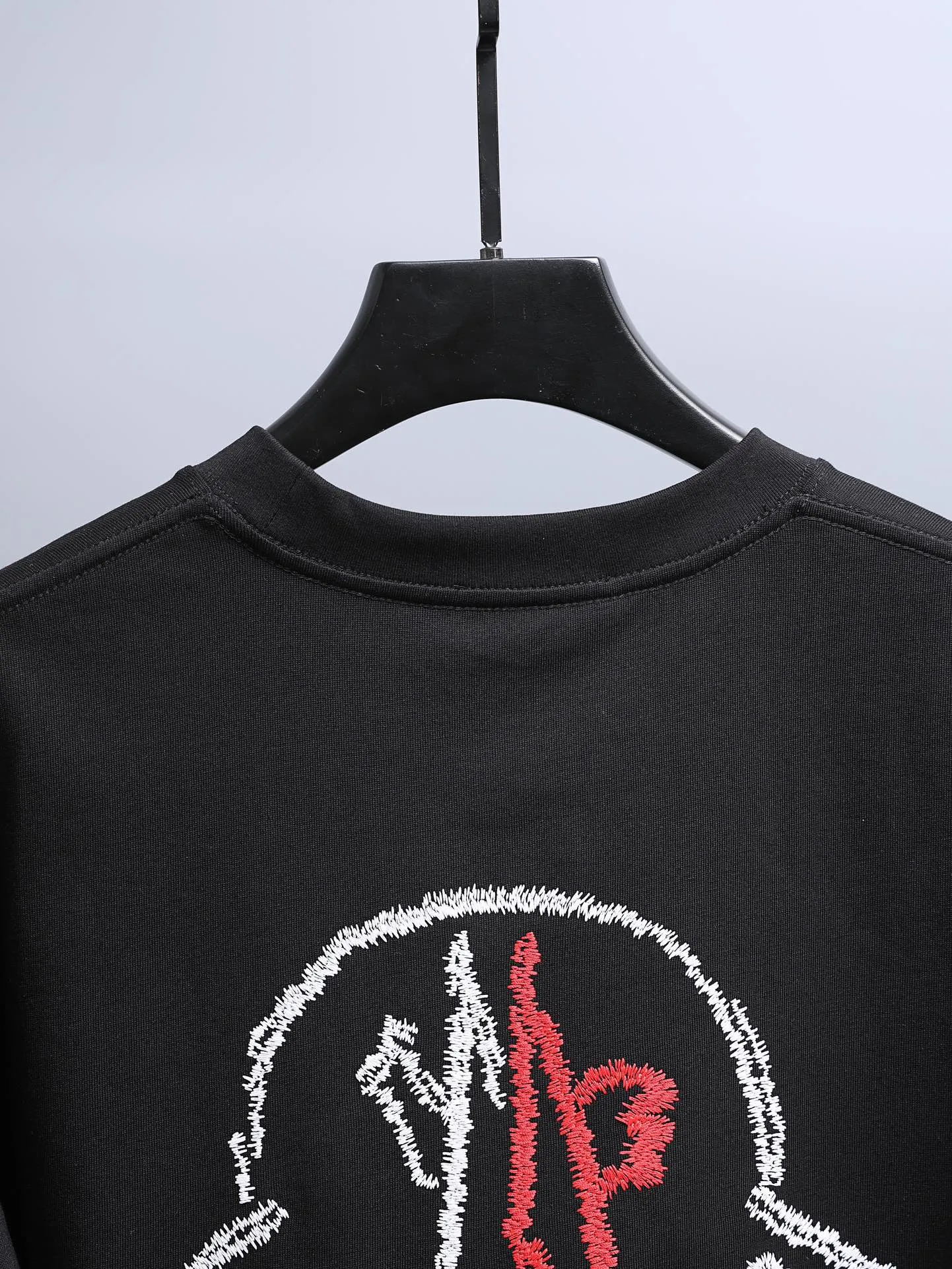 P170 MONCLER muzzle* 2꯭0꯭2꯭6 new spring and summer model ❤️ original ⌚️ high version muzzle fabric is made of 280g high-density pure cotton, does not deform and does not shrink. Process introduction: double thread movement, small patch embroidery on the chest🪡, precision embroidery of the back Logo Color: black SIZE: S-XXL