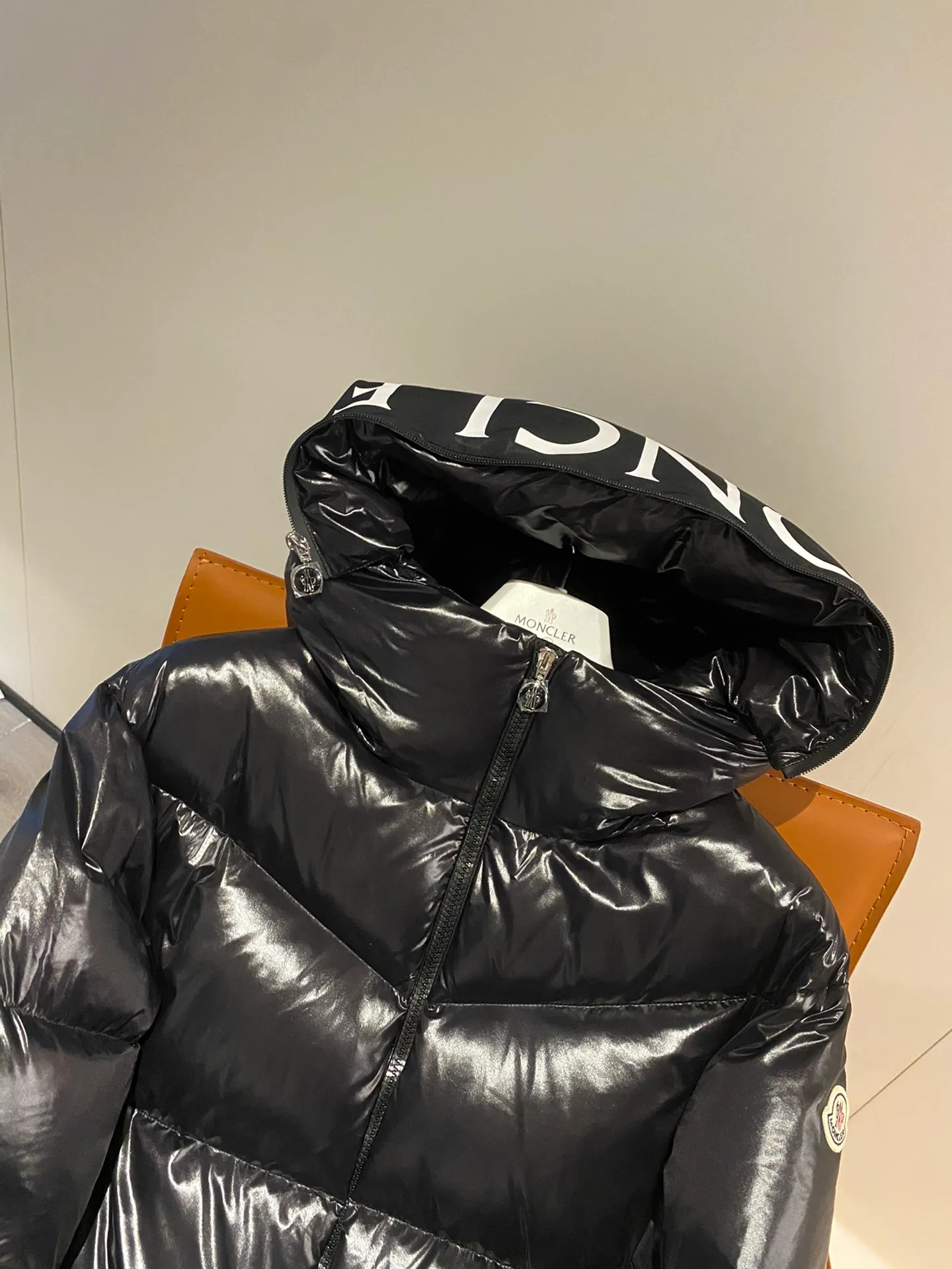 P1000 [moncler] M's new autumn and winter Huppe series women's short down jacket, original custom-made weatherproof nylon fabric, the brim design can be opened to classic logo design, the cuffs are equipped with zippers to change the shape at will, the new national standard 90 goose down filling inside, first-class down filling, high version, 1234