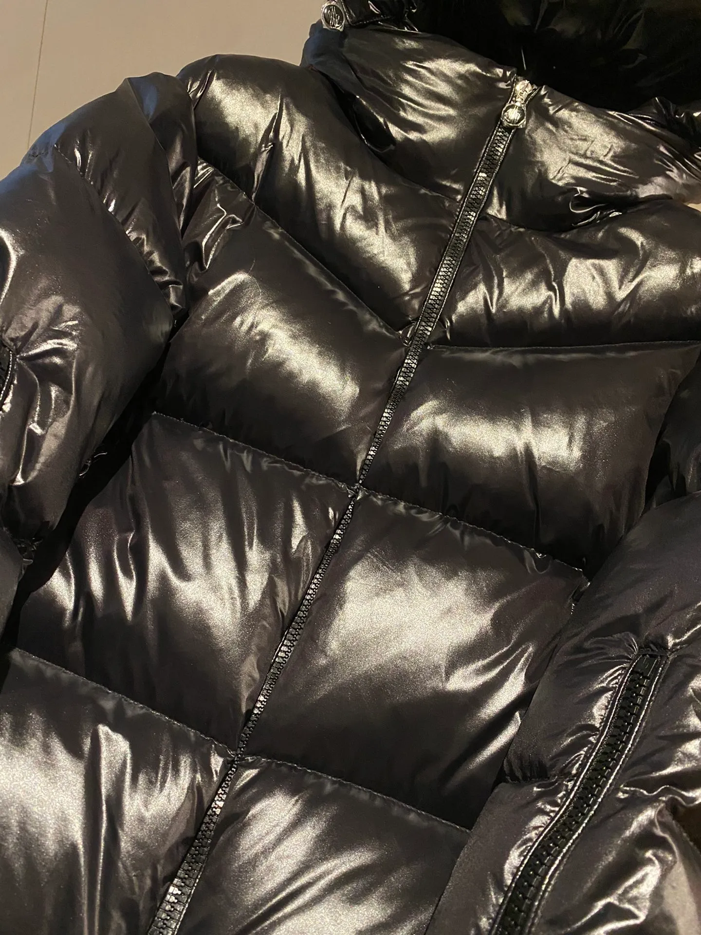 P1000 [moncler] M's new autumn and winter Huppe series women's short down jacket, original custom-made weatherproof nylon fabric, the brim design can be opened to classic logo design, the cuffs are equipped with zippers to change the shape at will, the new national standard 90 goose down filling inside, first-class down filling, high version, 1234
