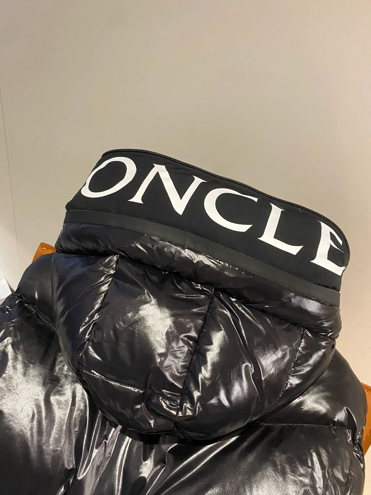 P1000 [moncler] M's new autumn and winter Huppe series women's short down jacket, original custom-made weatherproof nylon fabric, the brim design can be opened to classic logo design, the cuffs are equipped with zippers to change the shape at will, the new national standard 90 goose down filling inside, first-class down filling, high version, 1234