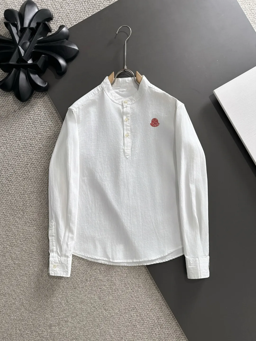 Next day shipment P360 MONCLER/Mongolian joint Stone Island Exclusive launch of 25ss new autumn and winter long sleeves Many celebrities have the same style. Craftsmanship that ordinary small workshops cannot copy. We are not afraid of any challenges in terms of materials, detail restoration and craftsmanship, just to provide you with wonderful products. Compare the top original versions at will. No expense is spared just to make it better. Unique imported fabric feel. Purely imported German machine production. Precision operation and 10,000-needle density. A complete set of new accessories with three standards for simultaneous customization. The upper body is versatile and fashionable. It is a perfect choice for autumn and winter. It is a must-have item. Size chart: M to XXXL (or please state your height and weight when placing an order)