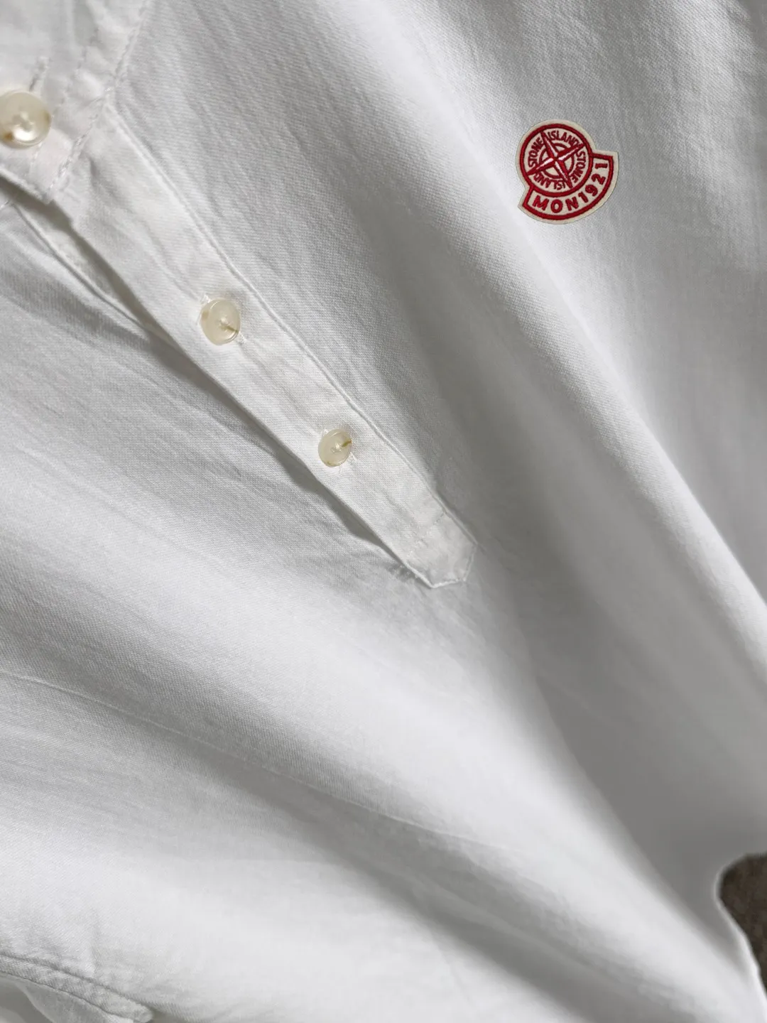 Next day shipment P360 MONCLER/Mongolian joint Stone Island Exclusive launch of 25ss new autumn and winter long sleeves Many celebrities have the same style. Craftsmanship that ordinary small workshops cannot copy. We are not afraid of any challenges in terms of materials, detail restoration and craftsmanship, just to provide you with wonderful products. Compare the top original versions at will. No expense is spared just to make it better. Unique imported fabric feel. Purely imported German machine production. Precision operation and 10,000-needle density. A complete set of new accessories with three standards for simultaneous customization. The upper body is versatile and fashionable. It is a perfect choice for autumn and winter. It is a must-have item. Size chart: M to XXXL (or please state your height and weight when placing an order)