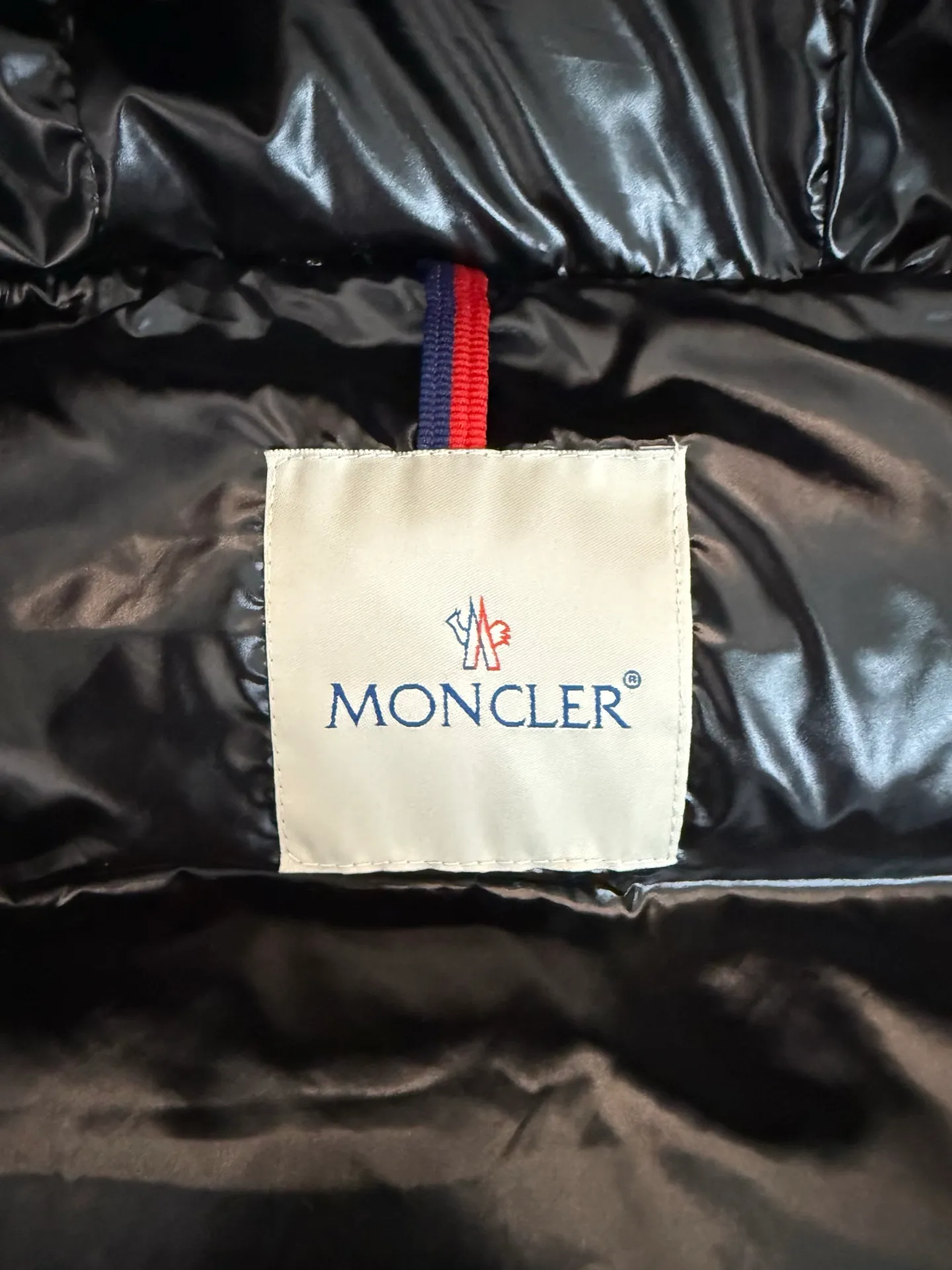 P1180 Moncler* women's hooded long down jacket jacket. Removable oversized fur collar. Real shot of white details