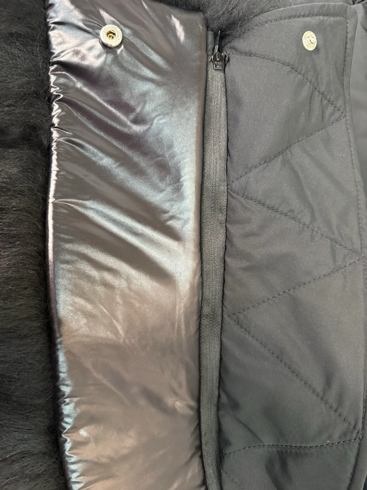 P1180 Moncler* women's hooded long down jacket jacket. Removable oversized fur collar. Real shot of white details
