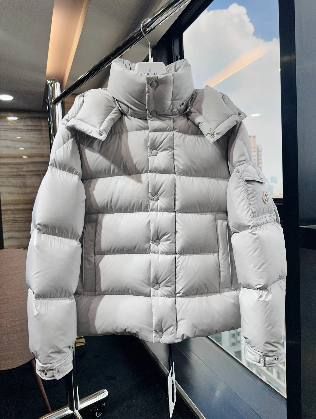 P840 Moncler. Matte Maya limited edition pearl gray 01234 size Jue Juezi