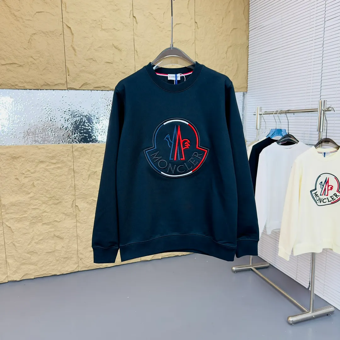 P280 Brand: Mengkou🤳𝐌𝐎𝐍𝐂𝐋𝐄𝐑 Fabric: ☑️Made of 440g double-strand pure cotton terry👕 Fabric: ☑️Thread with 1*1 double yarn thread. 🔜Comes with dyeing in the same tank. Craftsmanship: ☑️The embroidery uses 3D three-dimensional embroidery technology, 🇧🇫The original computer scan and print is restored 1:1. The pattern is clear and the needle count is dense. It is a rare high-end product on the market! 🇲🇩All three standards are complete! Size: ☑️S 〰️M 〰️L 〰️XL 〰️XXL