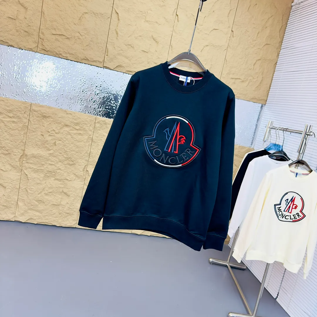 P280 Brand: Mengkou🤳𝐌𝐎𝐍𝐂𝐋𝐄𝐑 Fabric: ☑️Made of 440g double-strand pure cotton terry👕 Fabric: ☑️Thread with 1*1 double yarn thread. 🔜Comes with dyeing in the same tank. Craftsmanship: ☑️The embroidery uses 3D three-dimensional embroidery technology, 🇧🇫The original computer scan and print is restored 1:1. The pattern is clear and the needle count is dense. It is a rare high-end product on the market! 🇲🇩All three standards are complete! Size: ☑️S 〰️M 〰️L 〰️XL 〰️XXL