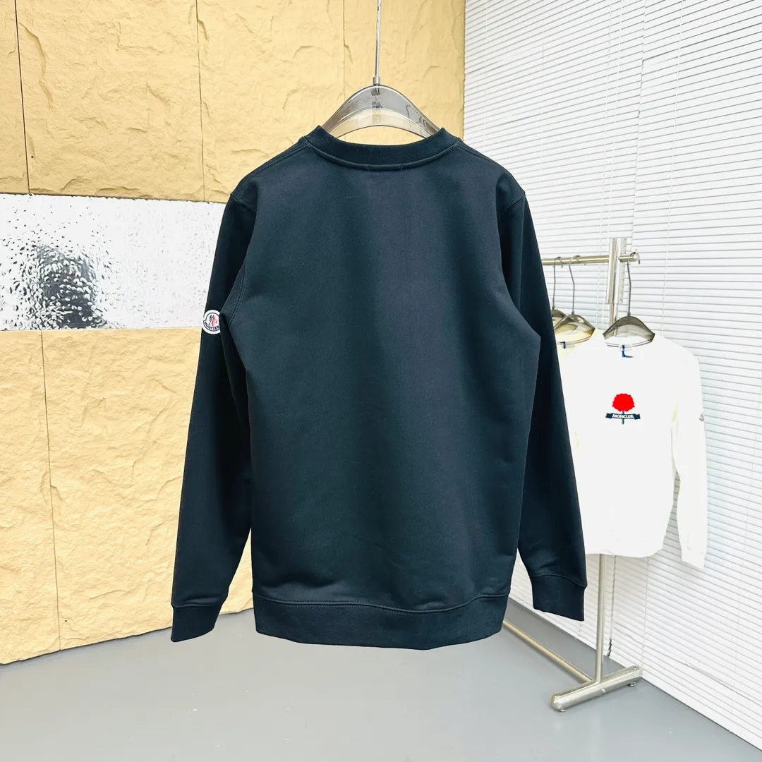 P280 Brand: Mengkou🤳𝐌𝐎𝐍𝐂𝐋𝐄𝐑 Fabric: ☑️Made of 440g double-strand pure cotton terry👕 Fabric: ☑️Thread with 1*1 double yarn thread. 🔜Comes with dyeing in the same tank. Craftsmanship: ☑️The embroidery uses 3D three-dimensional embroidery technology, 🇧🇫The original computer scan and print is restored 1:1. The pattern is clear and the needle count is dense. It is a rare high-end product on the market! 🇲🇩All three standards are complete! Size: ☑️S 〰️M 〰️L 〰️XL 〰️XXL