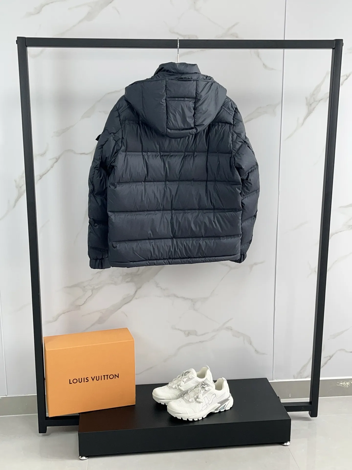 P1040 🆕𝑴𝒐𝒏𝒄𝒍𝒆𝒓｜Moncler 𝟮𝟬𝟮5 new autumn and winter products｜Matte New Maya Down Jacket Original 1:1 customized hardware accessories are all imported and original customized. Counter comparison is welcome. Absolutely high quality. Made of top 90 white goose down. Super soft. The feathers are fluffy and plump. Super heavy-duty. The fabric is well-made and has a perfect fit. Note: the fabric is super comfortable. Exclusive model. Non-market product. Same style for men and women. Color: black, navy blue, off-white. Size: 1-5