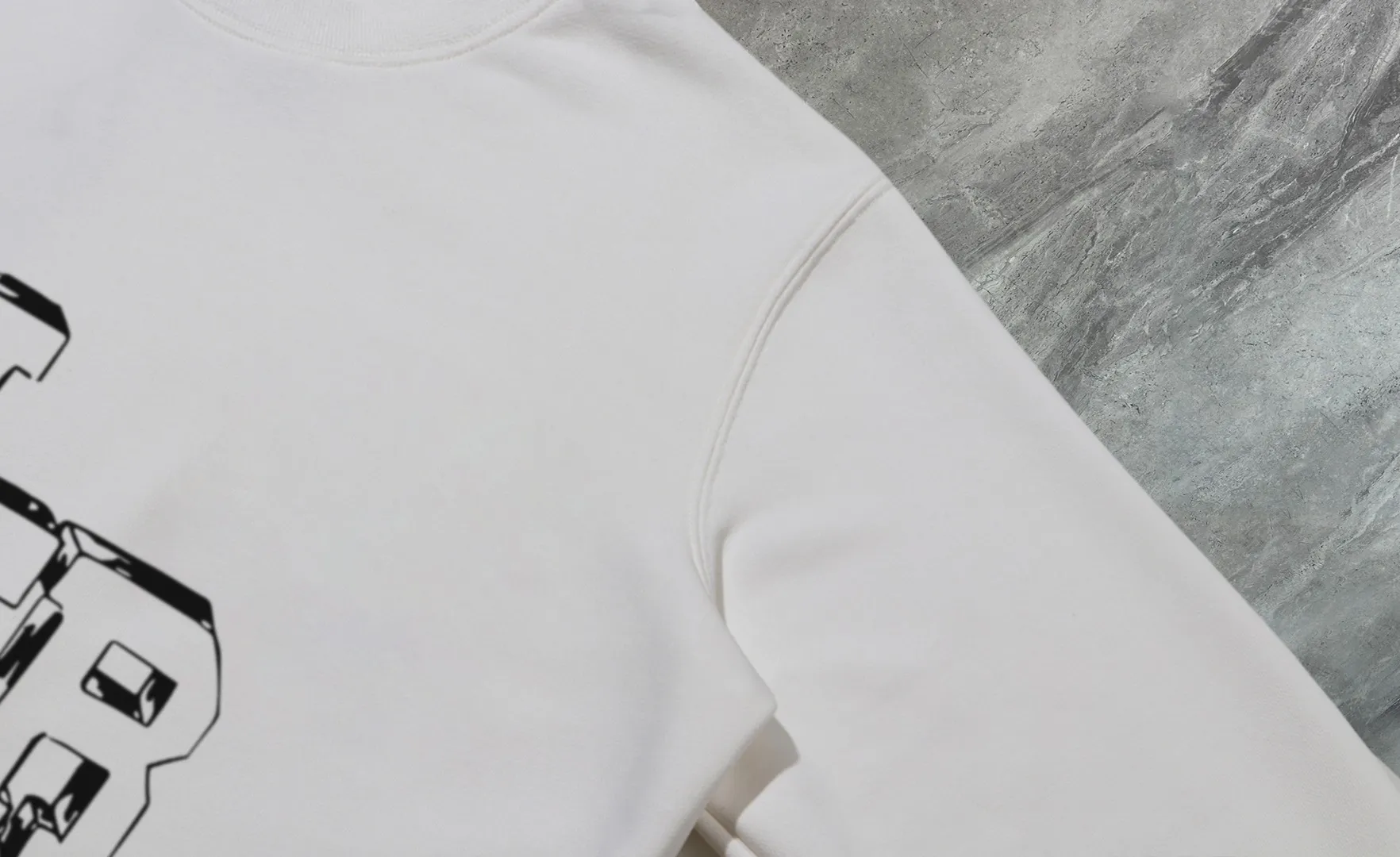 P210 High-version sweatshirt) [Long-term stock] 〖𝐌𝐎𝐍𝐂𝐋𝐄𝐑~Mask〗 Made of 440g heavy-weight fabric. It is different from the market currency. It can be matched with any variety and is properly handsome. 😎The whole dress is made of double waistcoats. The double waistcoats make the whole dress more three-dimensional. Not ordinary factories can do such fine work. 2025 Spring runway version of the T stage, on sale at the counter, round neck terry sweatshirt, high-end double-strand pure cotton, custom-made stretch ribs, dyed in the same vat, complete with three standards, matched with exquisite embroidered LOGO on the chest, simple and advanced, same style for men and women. Color: black, apricot, white, size: S M L XL 2XL