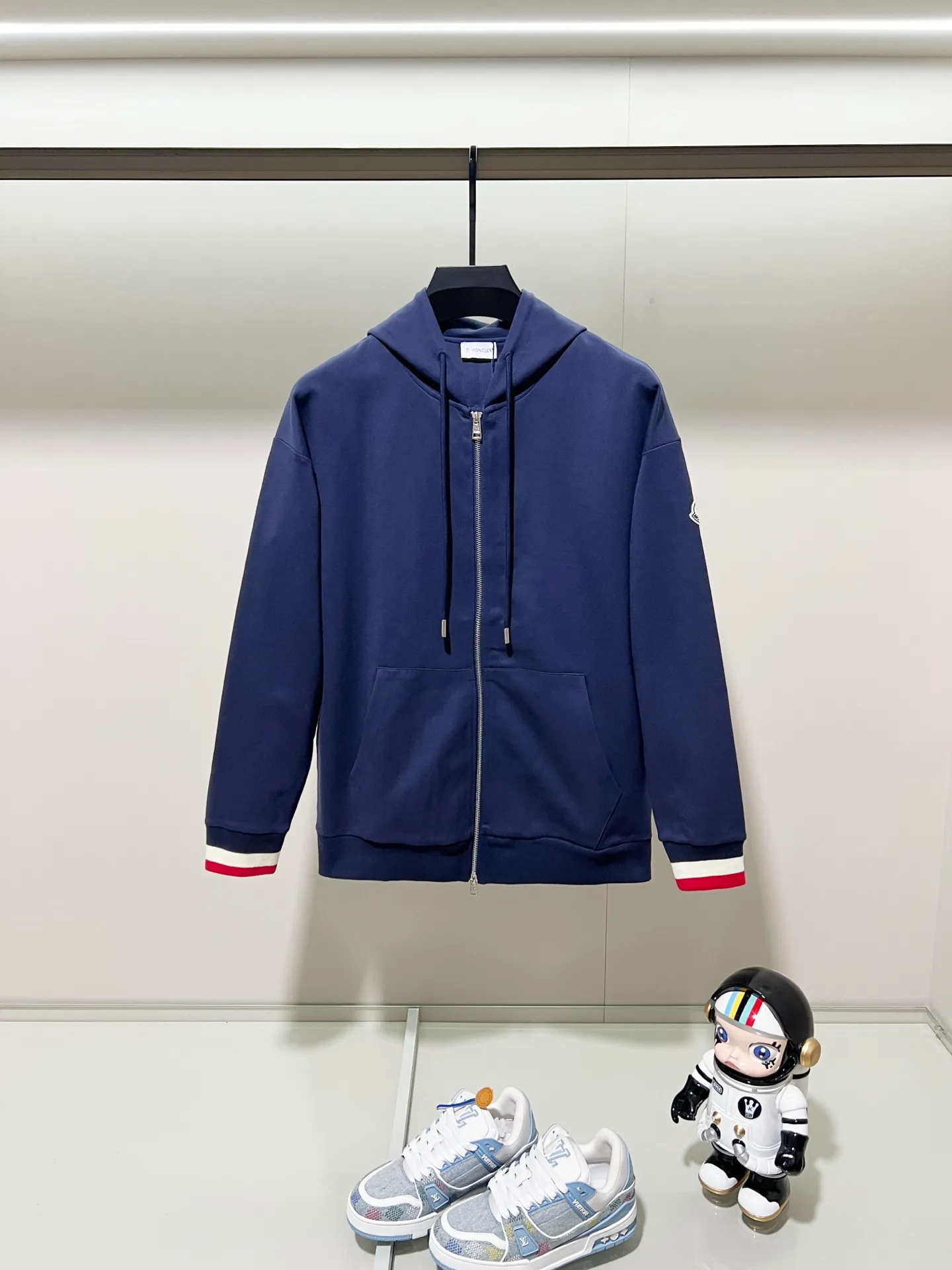 P280 MONCLER/Mask Custom fabric suit zipper hooded jacket Simple arm brand LOGO small badge threaded cuff technology Official synchronization High version High quality Fashion personality Versatile trend Pure original quality Original fabric Hang tag Collar label Washed wheat Complete three standards Color: blue. Gray. Size: S-2XL