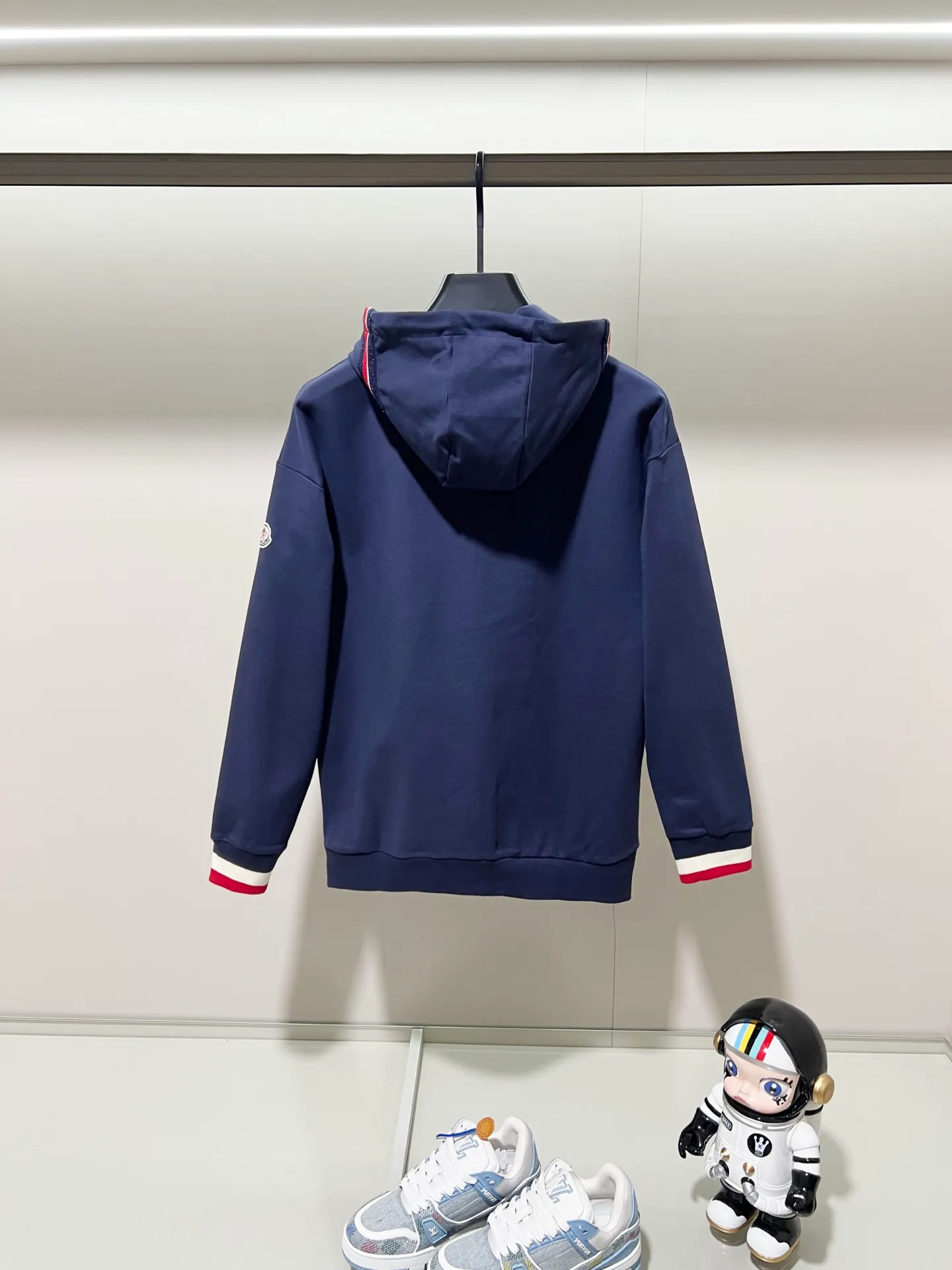 P280 MONCLER/Mask Custom fabric suit zipper hooded jacket Simple arm brand LOGO small badge threaded cuff technology Official synchronization High version High quality Fashion personality Versatile trend Pure original quality Original fabric Hang tag Collar label Washed wheat Complete three standards Color: blue. Gray. Size: S-2XL