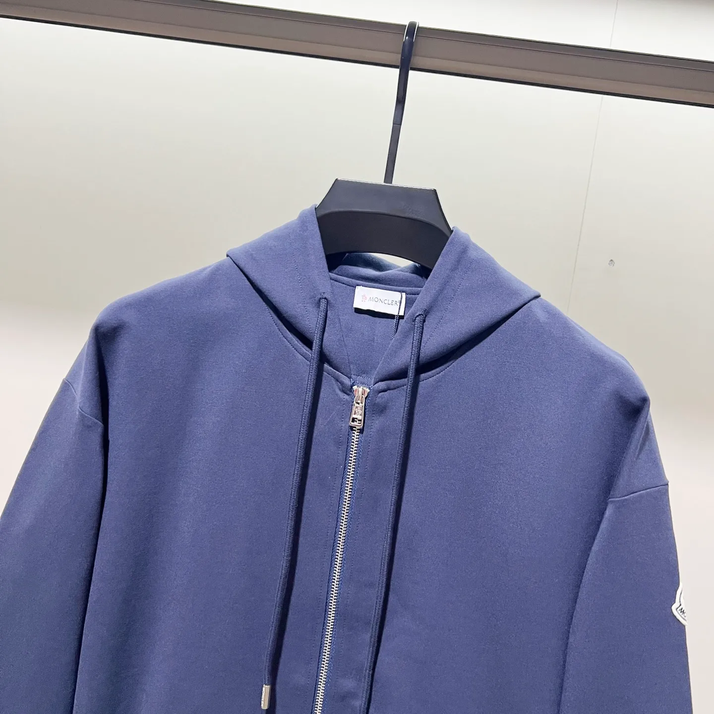 P280 MONCLER/Mask Custom fabric suit zipper hooded jacket Simple arm brand LOGO small badge threaded cuff technology Official synchronization High version High quality Fashion personality Versatile trend Pure original quality Original fabric Hang tag Collar label Washed wheat Complete three standards Color: blue. Gray. Size: S-2XL