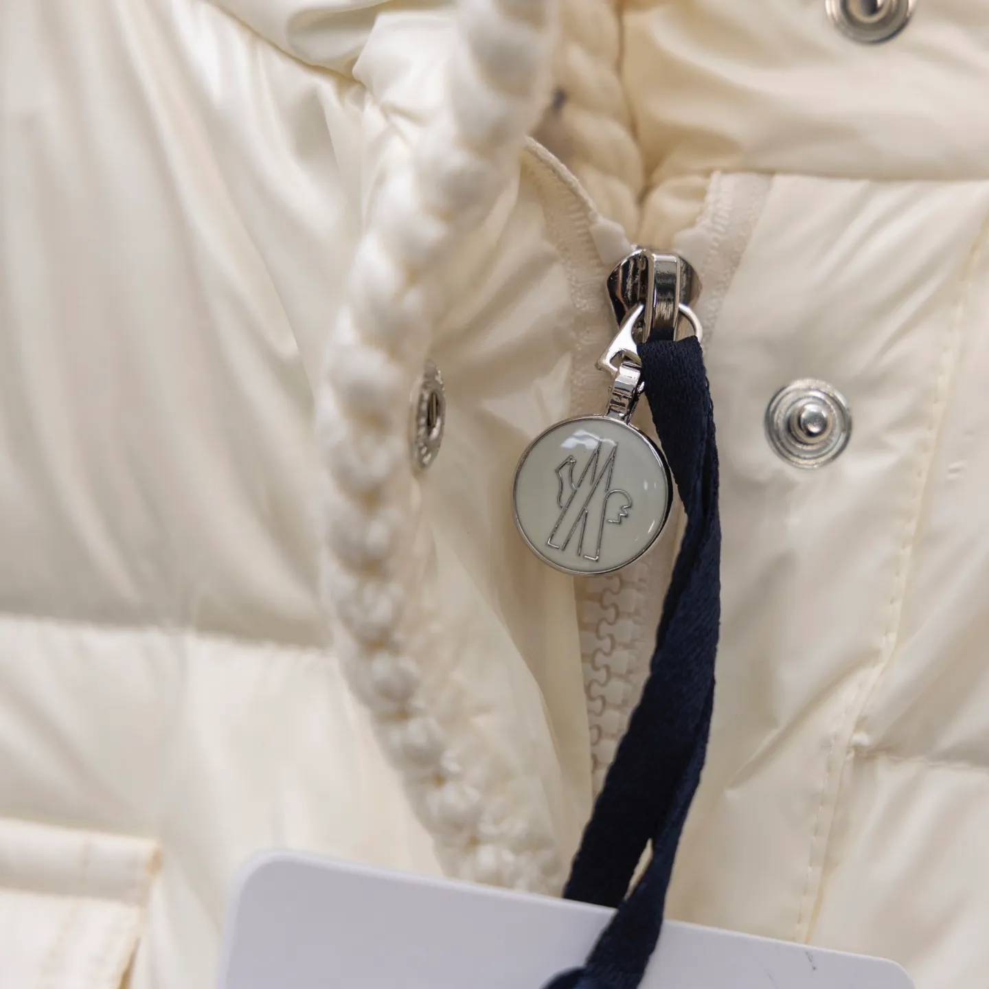 P820 ​​2025 new model🆕Moncler/mask oil wax leather waist style GLAREIN hooded long-sleeved down jacket for women. Oil wax leather coated new fabric, slim design style, warm and slim