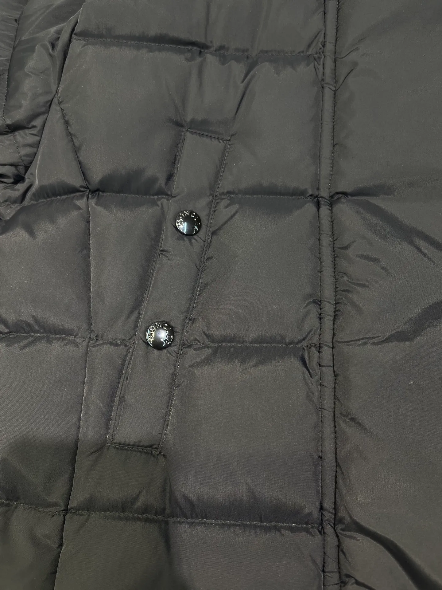 P1100 Moncler Men's Autumn and Winter Popular Moncler Women's Down Jacket Hooded Long Sleeve Belt Waist Fur Collar Down Jacket, the same style as Yang Mi Style No.: 1905 Yang Mi Color: Black Code Number: 1.2.3.4