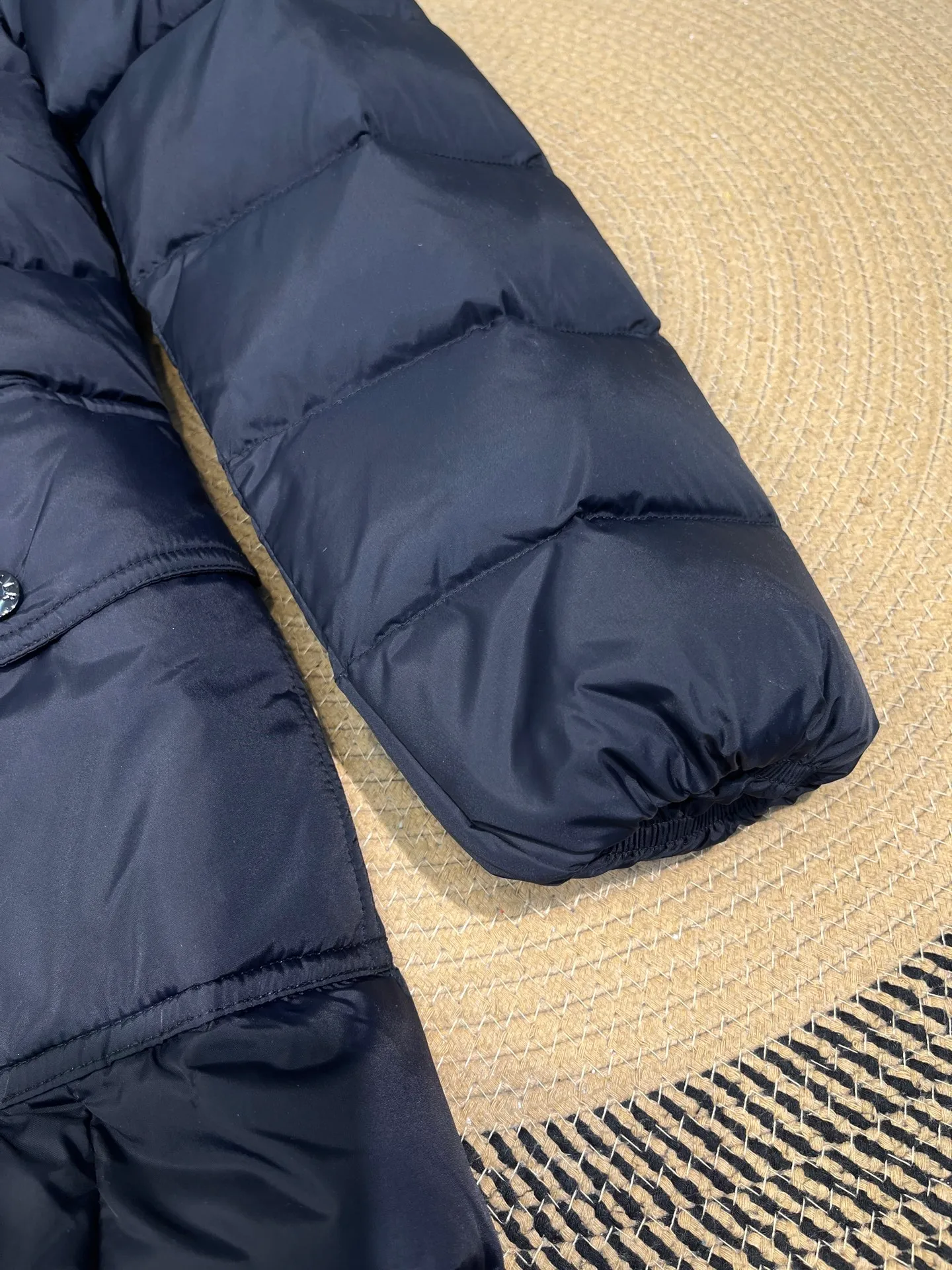 P1100 Moncler Men's Autumn and Winter Popular Moncler Women's Down Jacket Hooded Long Sleeve Belt Waist Fur Collar Down Jacket, the same style as Yang Mi Style No.: 1905 Yang Mi Color: Black Code Number: 1.2.3.4