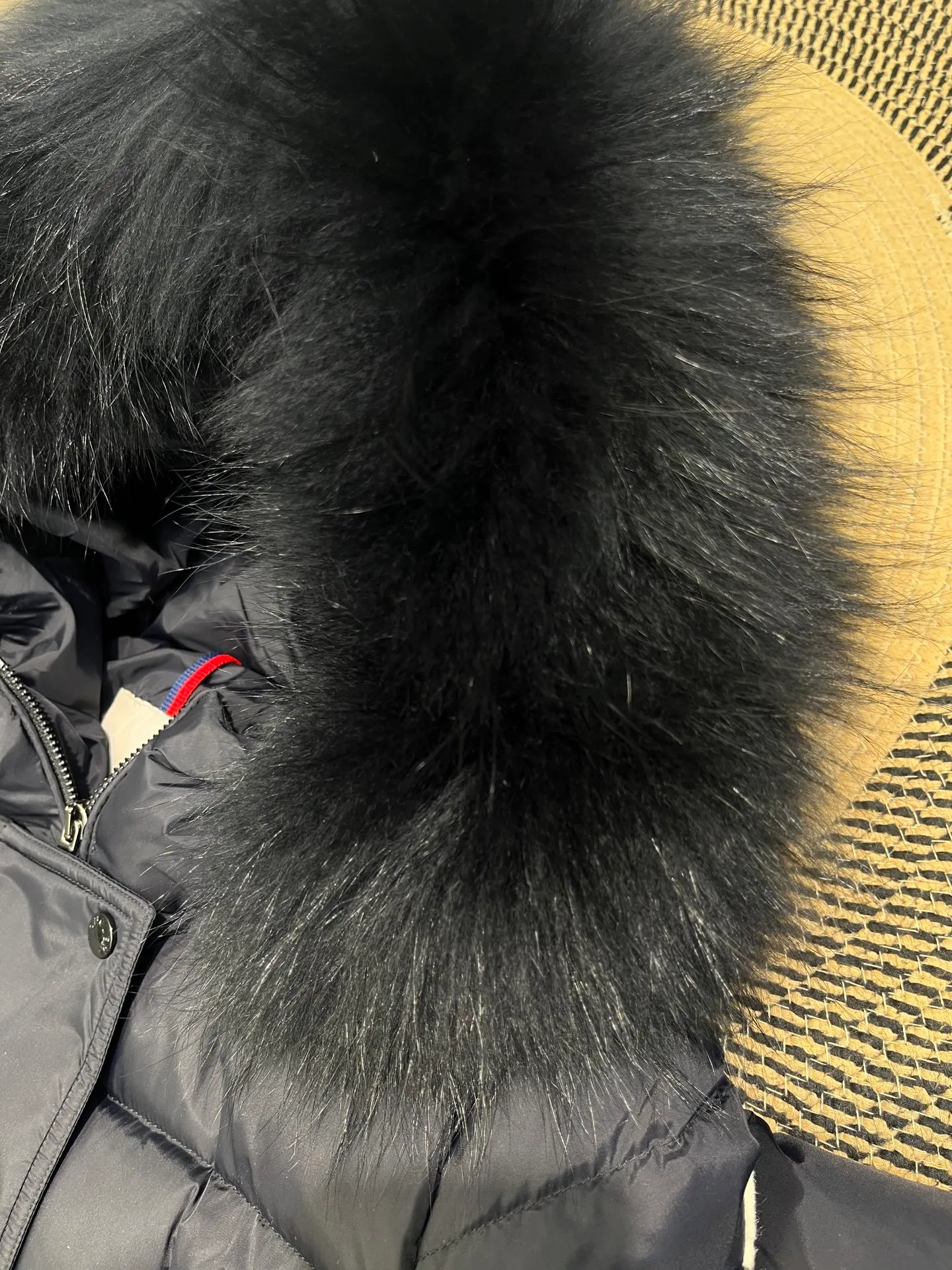 P1100 Moncler Men's Autumn and Winter Popular Moncler Women's Down Jacket Hooded Long Sleeve Belt Waist Fur Collar Down Jacket, the same style as Yang Mi Style No.: 1905 Yang Mi Color: Black Code Number: 1.2.3.4