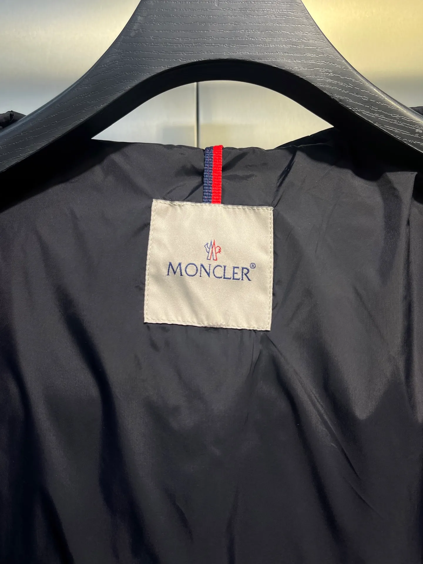 P1100 Moncler Men's Autumn and Winter Popular Moncler Women's Down Jacket Hooded Long Sleeve Belt Waist Fur Collar Down Jacket, the same style as Yang Mi Style No.: 1905 Yang Mi Color: Black Code Number: 1.2.3.4