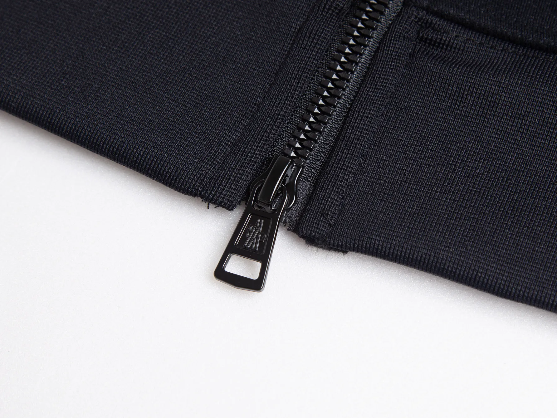 💰Coat 205, trousers 170, velvet style, popular recommendation for foreign trade orders - Moncler official website classic style, logo velvet and thickened casual jacket - Made of exclusive custom-made velvet and thickening, threaded in the same vat, custom-made accessories are complete, exclusive quality difference currency, welcome to compare -Color: black royal blue -Size: M L XL XXL