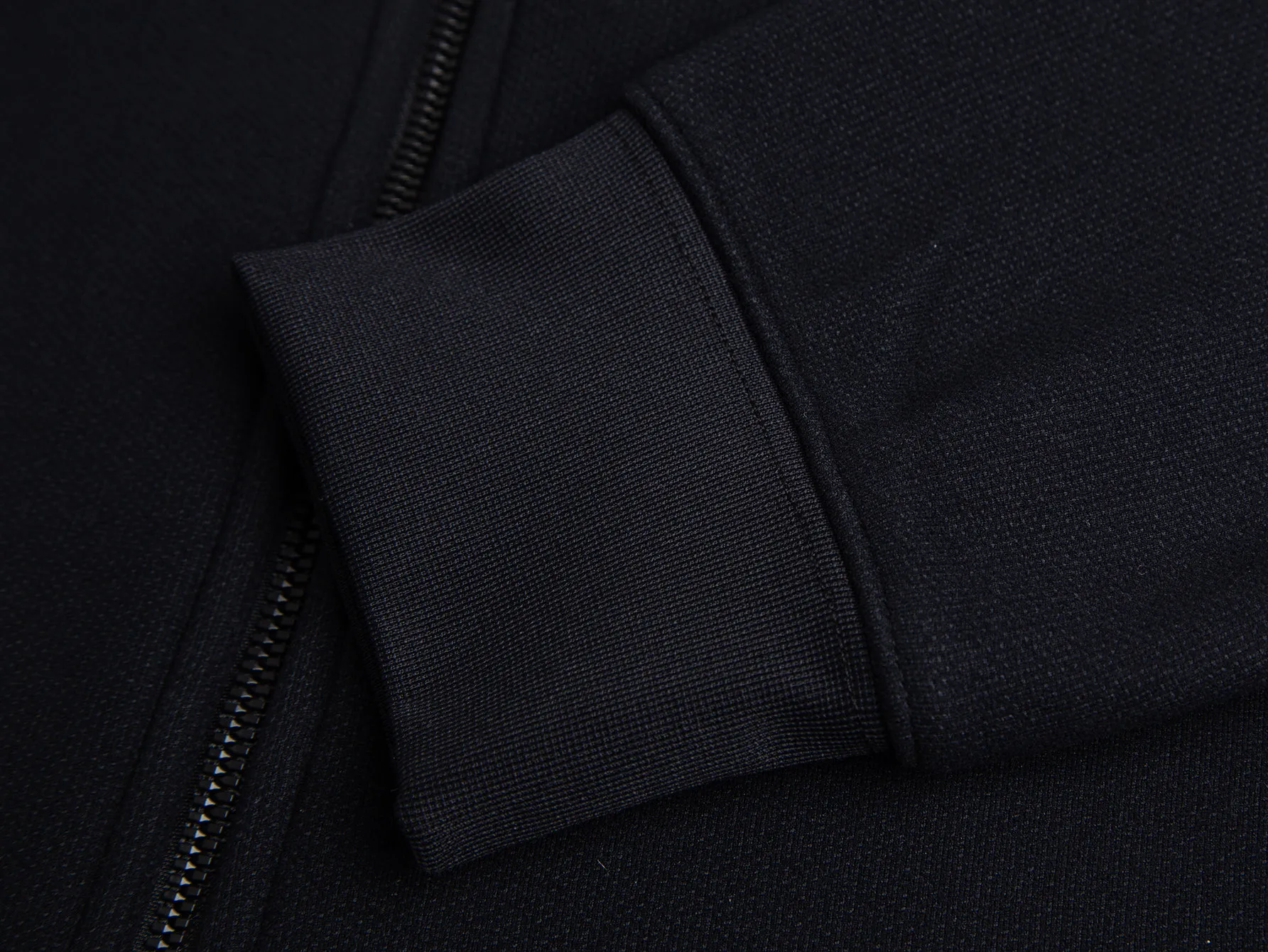 💰Coat 205, trousers 170, velvet style, popular recommendation for foreign trade orders - Moncler official website classic style, logo velvet and thickened casual jacket - Made of exclusive custom-made velvet and thickening, threaded in the same vat, custom-made accessories are complete, exclusive quality difference currency, welcome to compare -Color: black royal blue -Size: M L XL XXL