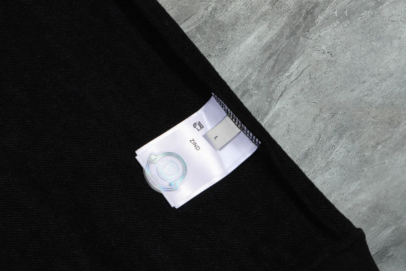 P210 High-version sweatshirt) [Long-term stock] 〖𝐌𝐎𝐍𝐂𝐋𝐄𝐑~Mask〗 Made of 440g heavy-weight fabric. It is different from the market currency. It can be matched with any variety and is properly handsome. 😎The whole dress is made of double waistcoats. The double waistcoats make the whole dress more three-dimensional. Not ordinary factories can do such fine work. 2025 Spring runway version of the T stage, on sale at the counter, round neck terry sweatshirt, high-end double-strand pure cotton, custom-made stretch ribs, dyed in the same vat, complete with three standards, matched with exquisite embroidered LOGO on the chest, simple and advanced, same style for men and women. Color: black, apricot, white, size: S M L XL 2XL