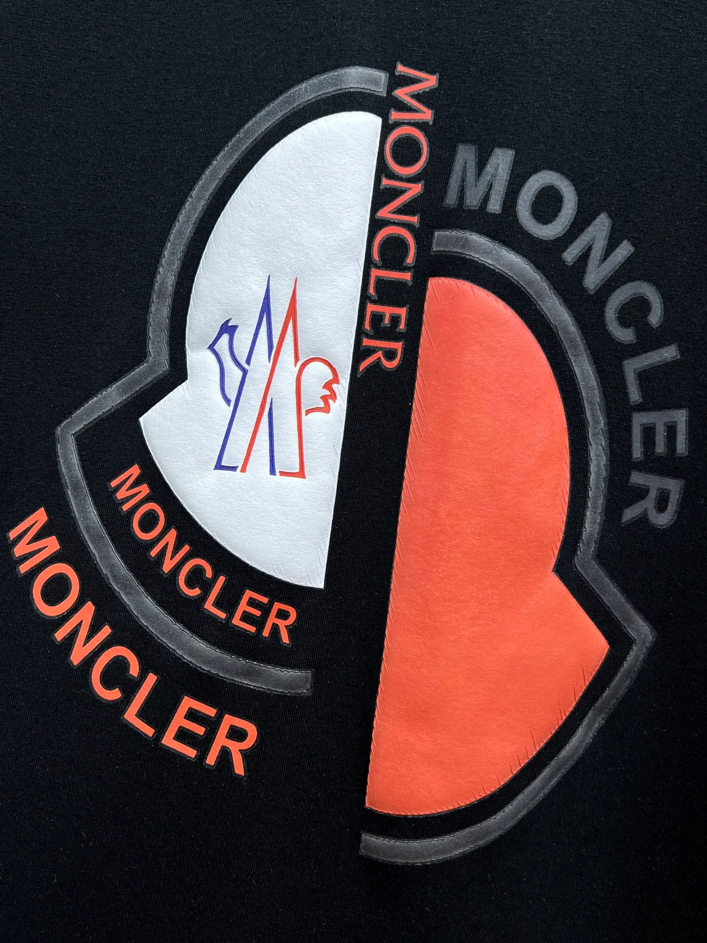 P220 Moncler🌟New debut counter latest short-sleeved round neck T-shirt, high-end customized design, avant-garde and fashionable! The brand logo emphasizes craftsmanship and is designed with high-end custom fabrics. Soft to the touch. Comfortable to wear. Exquisite stitching at the counter level. Fine workmanship. The upper body effect is incomparably handsome! A must-have item for a stylish man! 🐎🐎Size: M-XXL (size chart in the last picture)