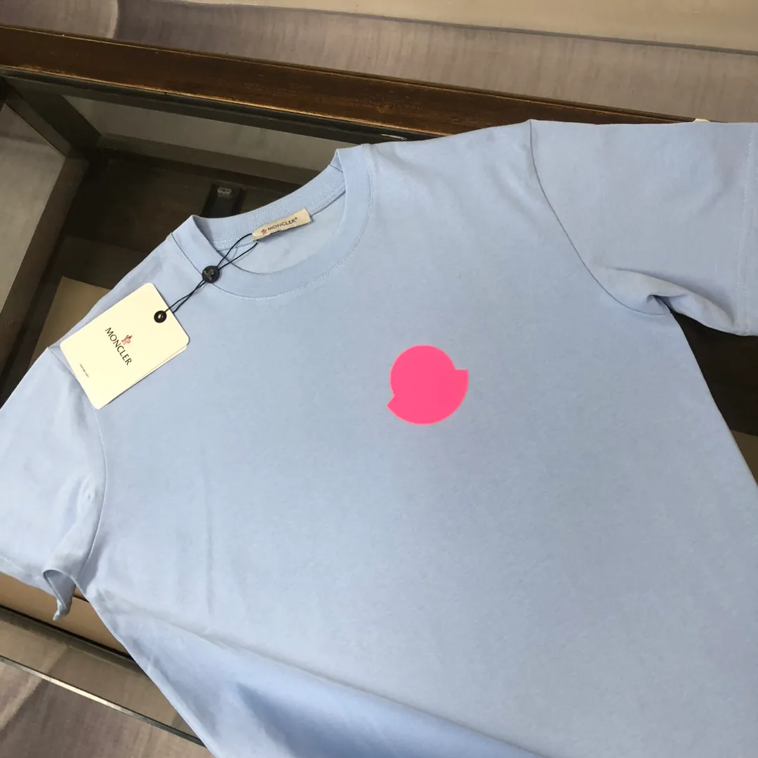P160 MONCLER 2025 latest couple style round neck short-sleeved couple T-shirt, new spring and summer product, high quality 🔥🔥Three-dimensional chest logo lettering logo printing technology! Fashionable and versatile trendy styles, customized imported fabrics! Comfortable to wear, breathable, fashionable without losing personality, the upper body is casual and casual, handsome and stylish, showing the temperament of a big brand. All three standards are complete! ! Color: black, white, sky blue, dark gray Size: S M L XL (loose fit, please state your height and weight when placing an order)