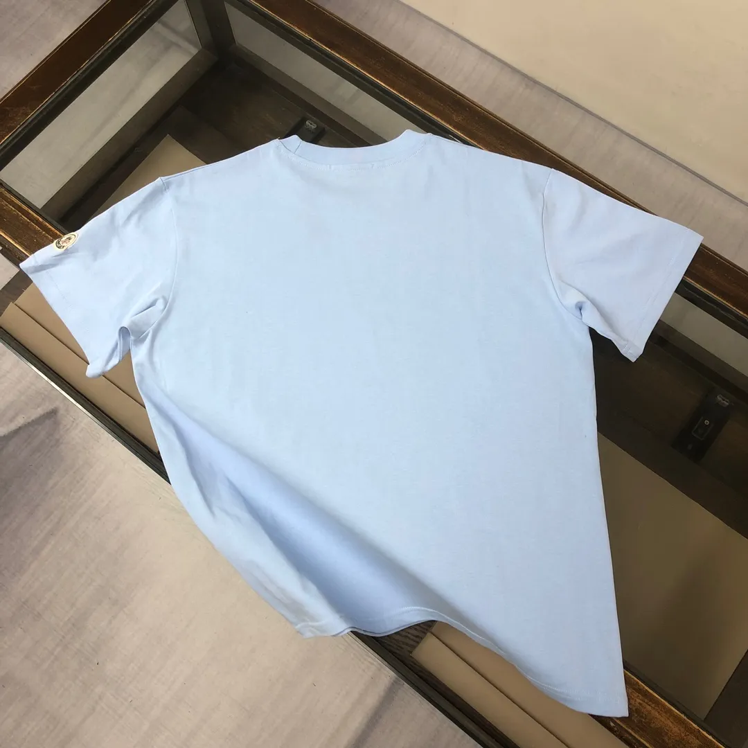 P160 MONCLER 2025 latest couple style round neck short-sleeved couple T-shirt, new spring and summer product, high quality 🔥🔥Three-dimensional chest logo lettering logo printing technology! Fashionable and versatile trendy styles, customized imported fabrics! Comfortable to wear, breathable, fashionable without losing personality, the upper body is casual and casual, handsome and stylish, showing the temperament of a big brand. All three standards are complete! ! Color: black, white, sky blue, dark gray Size: S M L XL (loose fit, please state your height and weight when placing an order)