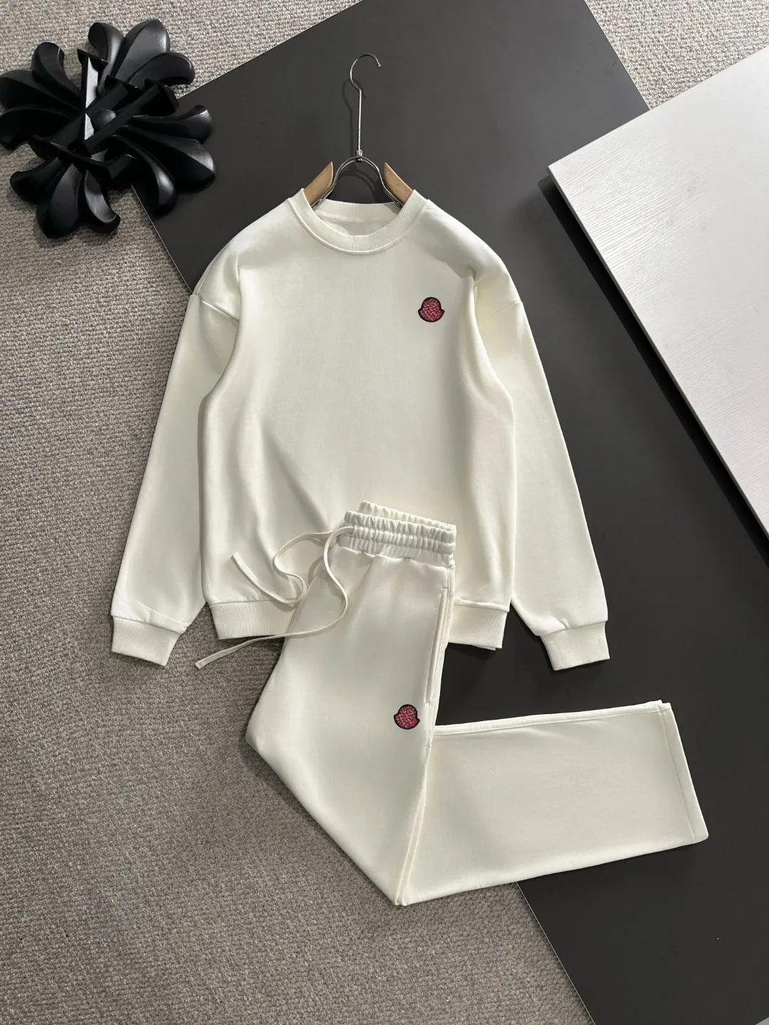 Next day shipping P720 MONCLER/Mongolian high quality 2025 autumn and winter new casual heavy industry suit exclusively developed by yb! High quality production! The top version of the trading company channel order, external orders for imported custom fabrics, high breathability and comfort, impeccable details, absolutely worth buying! This type of suit is also a must-have for lazy people. You don’t have to think about how to match it, you can just get it in one set! Brand element design concept, delicate and soft feel! It presents a casual cut and the upper body shape is great! On sale simultaneously on the official website! From a high-end men's positioning brand, the low-key luxury taste is irresistible! Exquisite workmanship and impeccable quality! The overall style is simple, fashionable and timeless, fully meeting the requirements of stylish and tasteful dressing! Sizes: S to XXL (or state your height and weight when placing an order)
