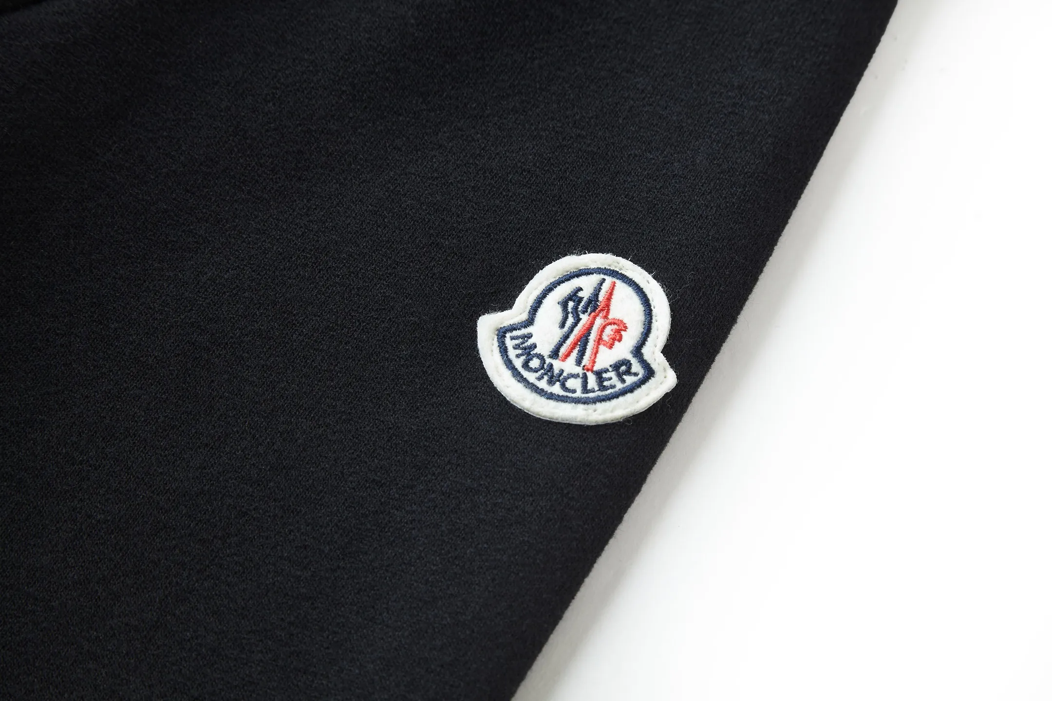 P360 MONCLER Covered Mouth Embroidered Armband Sweatshirt Fabric: Made of 380g brushed sweatshirt terry, the fabric is brushed to make the surface feel softer and smoother. The thread is matched with 1*1 double yarn thread.  Craftsmanship: Embroidery uses 3D multi-dimensional embroidery, embellished with connected brand embroidered letters. The armband is made of sheepskin composite embroidery technology.  Made from soft cotton fleece, this sweatshirt is suitable for all seasons. Round neck design, embellished with logo embroidery, inspired by college baseball uniforms. Round neck made of cotton fleece fabric Logo embossed and embroidered Accessories: Customized 1:1 washed logo Accessories: Customized 1:1 embroidered armband Craftsmanship: Customized 1:1 three-dimensional embroidery Size: S-M-L-XL Color: Black-Apricot