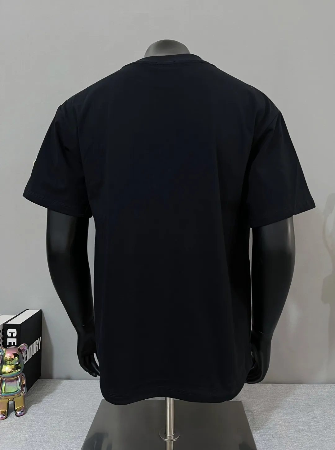 P150 Monocler for Mouth Mouth is new, official and on sale at the same time; 2026SS flocked letter printed sleeve label style , made of 240g double yarn 100% cotton fabric, imported woven thread, the neckline is boned and not easy to deform, factory high-temperature washing process, the fabric is soft and breathable, does not shrink, NCF washing mark identification, details are in place and the upper body is good-looking, European size version, loose and suitable, color: black, white, size XS-L (can wear up to 200 pounds)