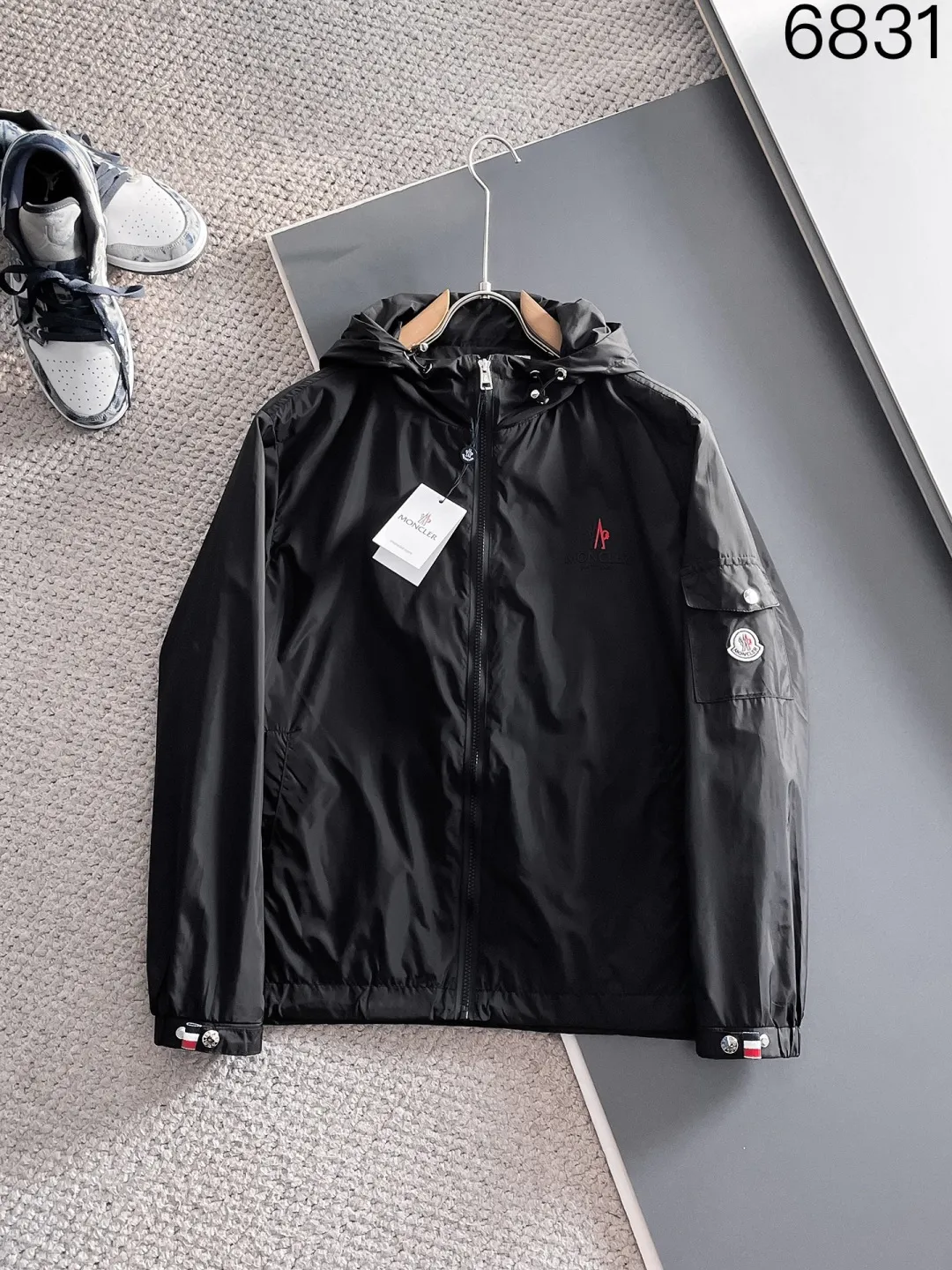 P540 🌸🌸🌸🌸Moncler top original order ❗High-end fabric feels soft and comfortable, and the color is high-end (different from the hard feel in the market) ❗ The new autumn and winter men's casual jackets ❗ have a unique and innovative interpretation of the classic logo, which is in line with the latest design concepts of the season. It is highly recognizable, with a simple khaki design, youthful and energetic, and the style and color matching can be freely worn according to the actual scene. It meets the conventional and orthodox dressing needs that are inclusive of all occasions. The outstanding printed surface is more suitable for street styling. It is highly recognizable, showing the vibrant colors of the city, and is highly moldable and practical!  This model is dominated by fabrics and craftsmanship. The company's customized fabrics are windproof, comfortable and breathable. The upper body is light and unburdened, and the overall details are of super high quality❗ The details are full of craftsmanship, and the accessories are all custom-made. The electroplated metal zippers and snap buttons are quite outstanding. They are very luxurious and high-end. The workmanship is extremely rigorous and elegant. Color: Picture color Size: M, L, xL, xxL, xxxL