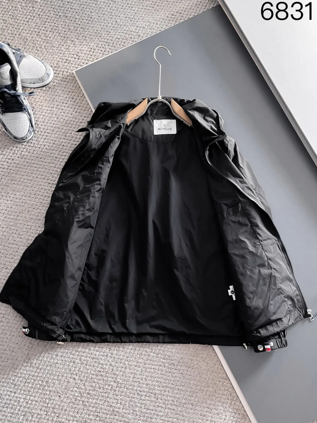 P540 🌸🌸🌸🌸Moncler top original order ❗High-end fabric feels soft and comfortable, and the color is high-end (different from the hard feel in the market) ❗ The new autumn and winter men's casual jackets ❗ have a unique and innovative interpretation of the classic logo, which is in line with the latest design concepts of the season. It is highly recognizable, with a simple khaki design, youthful and energetic, and the style and color matching can be freely worn according to the actual scene. It meets the conventional and orthodox dressing needs that are inclusive of all occasions. The outstanding printed surface is more suitable for street styling. It is highly recognizable, showing the vibrant colors of the city, and is highly moldable and practical!  This model is dominated by fabrics and craftsmanship. The company's customized fabrics are windproof, comfortable and breathable. The upper body is light and unburdened, and the overall details are of super high quality❗ The details are full of craftsmanship, and the accessories are all custom-made. The electroplated metal zippers and snap buttons are quite outstanding. They are very luxurious and high-end. The workmanship is extremely rigorous and elegant. Color: Picture color Size: M, L, xL, xxL, xxxL