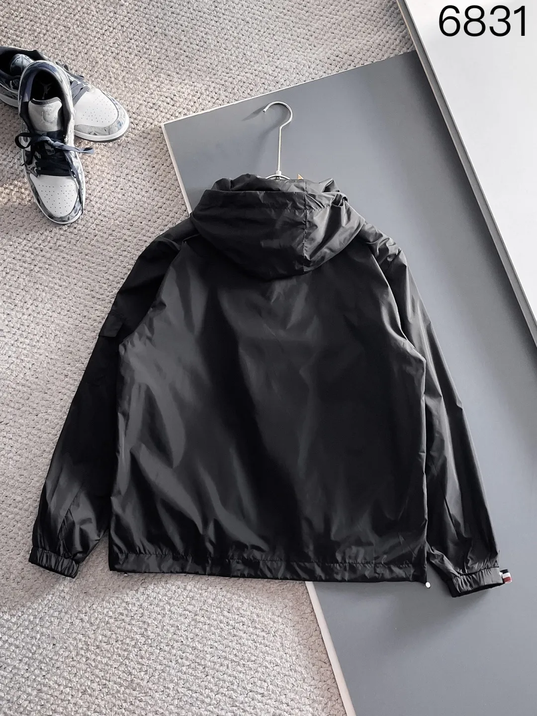 P540 🌸🌸🌸🌸Moncler top original order ❗High-end fabric feels soft and comfortable, and the color is high-end (different from the hard feel in the market) ❗ The new autumn and winter men's casual jackets ❗ have a unique and innovative interpretation of the classic logo, which is in line with the latest design concepts of the season. It is highly recognizable, with a simple khaki design, youthful and energetic, and the style and color matching can be freely worn according to the actual scene. It meets the conventional and orthodox dressing needs that are inclusive of all occasions. The outstanding printed surface is more suitable for street styling. It is highly recognizable, showing the vibrant colors of the city, and is highly moldable and practical!  This model is dominated by fabrics and craftsmanship. The company's customized fabrics are windproof, comfortable and breathable. The upper body is light and unburdened, and the overall details are of super high quality❗ The details are full of craftsmanship, and the accessories are all custom-made. The electroplated metal zippers and snap buttons are quite outstanding. They are very luxurious and high-end. The workmanship is extremely rigorous and elegant. Color: Picture color Size: M, L, xL, xxL, xxxL