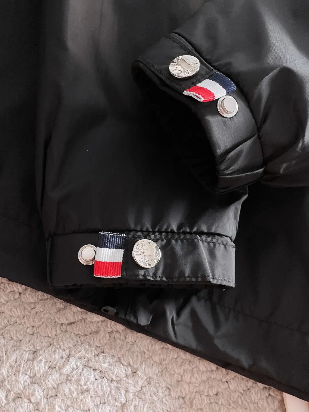 P540 🌸🌸🌸🌸Moncler top original order ❗High-end fabric feels soft and comfortable, and the color is high-end (different from the hard feel in the market) ❗ The new autumn and winter men's casual jackets ❗ have a unique and innovative interpretation of the classic logo, which is in line with the latest design concepts of the season. It is highly recognizable, with a simple khaki design, youthful and energetic, and the style and color matching can be freely worn according to the actual scene. It meets the conventional and orthodox dressing needs that are inclusive of all occasions. The outstanding printed surface is more suitable for street styling. It is highly recognizable, showing the vibrant colors of the city, and is highly moldable and practical!  This model is dominated by fabrics and craftsmanship. The company's customized fabrics are windproof, comfortable and breathable. The upper body is light and unburdened, and the overall details are of super high quality❗ The details are full of craftsmanship, and the accessories are all custom-made. The electroplated metal zippers and snap buttons are quite outstanding. They are very luxurious and high-end. The workmanship is extremely rigorous and elegant. Color: Picture color Size: M, L, xL, xxL, xxxL