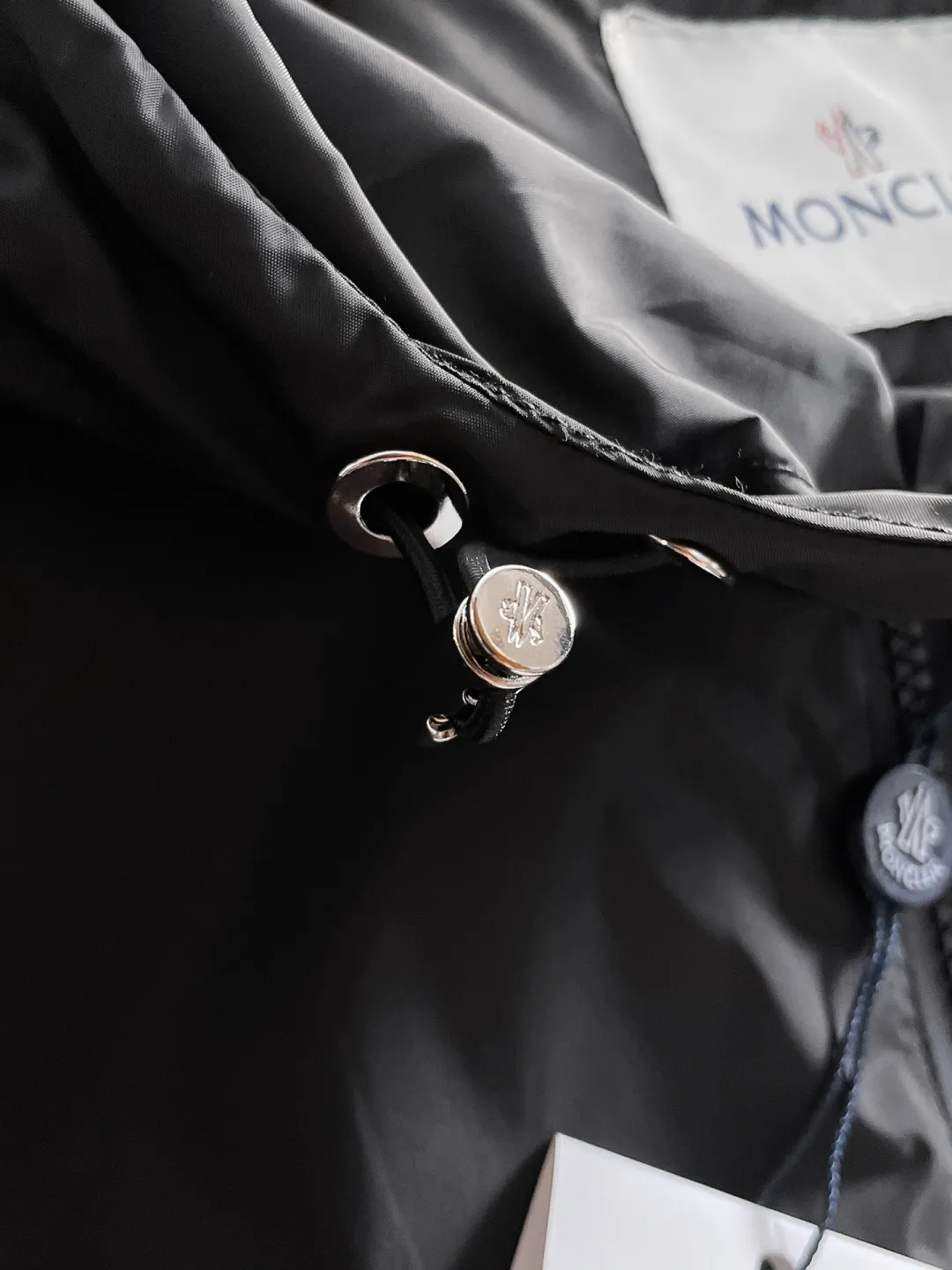 P540 🌸🌸🌸🌸Moncler top original order ❗High-end fabric feels soft and comfortable, and the color is high-end (different from the hard feel in the market) ❗ The new autumn and winter men's casual jackets ❗ have a unique and innovative interpretation of the classic logo, which is in line with the latest design concepts of the season. It is highly recognizable, with a simple khaki design, youthful and energetic, and the style and color matching can be freely worn according to the actual scene. It meets the conventional and orthodox dressing needs that are inclusive of all occasions. The outstanding printed surface is more suitable for street styling. It is highly recognizable, showing the vibrant colors of the city, and is highly moldable and practical!  This model is dominated by fabrics and craftsmanship. The company's customized fabrics are windproof, comfortable and breathable. The upper body is light and unburdened, and the overall details are of super high quality❗ The details are full of craftsmanship, and the accessories are all custom-made. The electroplated metal zippers and snap buttons are quite outstanding. They are very luxurious and high-end. The workmanship is extremely rigorous and elegant. Color: Picture color Size: M, L, xL, xxL, xxxL