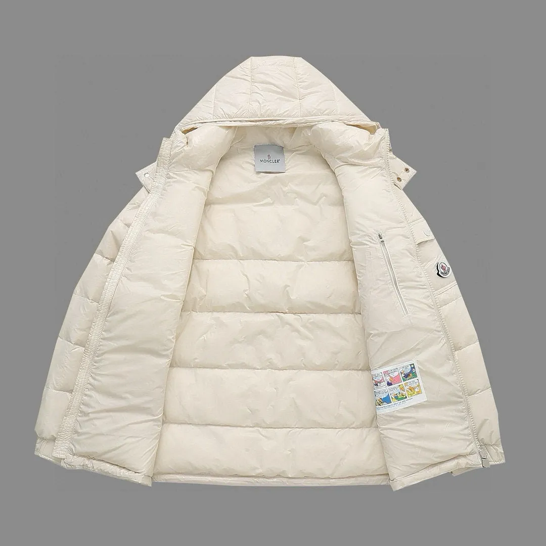 P720 MONCLER Meng Mouth Maya Down Jacket: Color/off-white, black Size: M. L. Zipper pendant with custom logo Fabric: 400D bright nylon, anti-fouling, anti-wrinkle, waterproof and windproof, very wear-resistant, breathable and comfortable.           Embroidery: Straight lines, smooth curves, dense and neat stitches, no jagged edges, flat embroidery surface, no skewed threads, consistent stitch length, no bottom exposed, no overlap, smooth embroidery surface, no ink marks and other stains. Advanced imported embroidery machines are used to ensure embroidery quality.