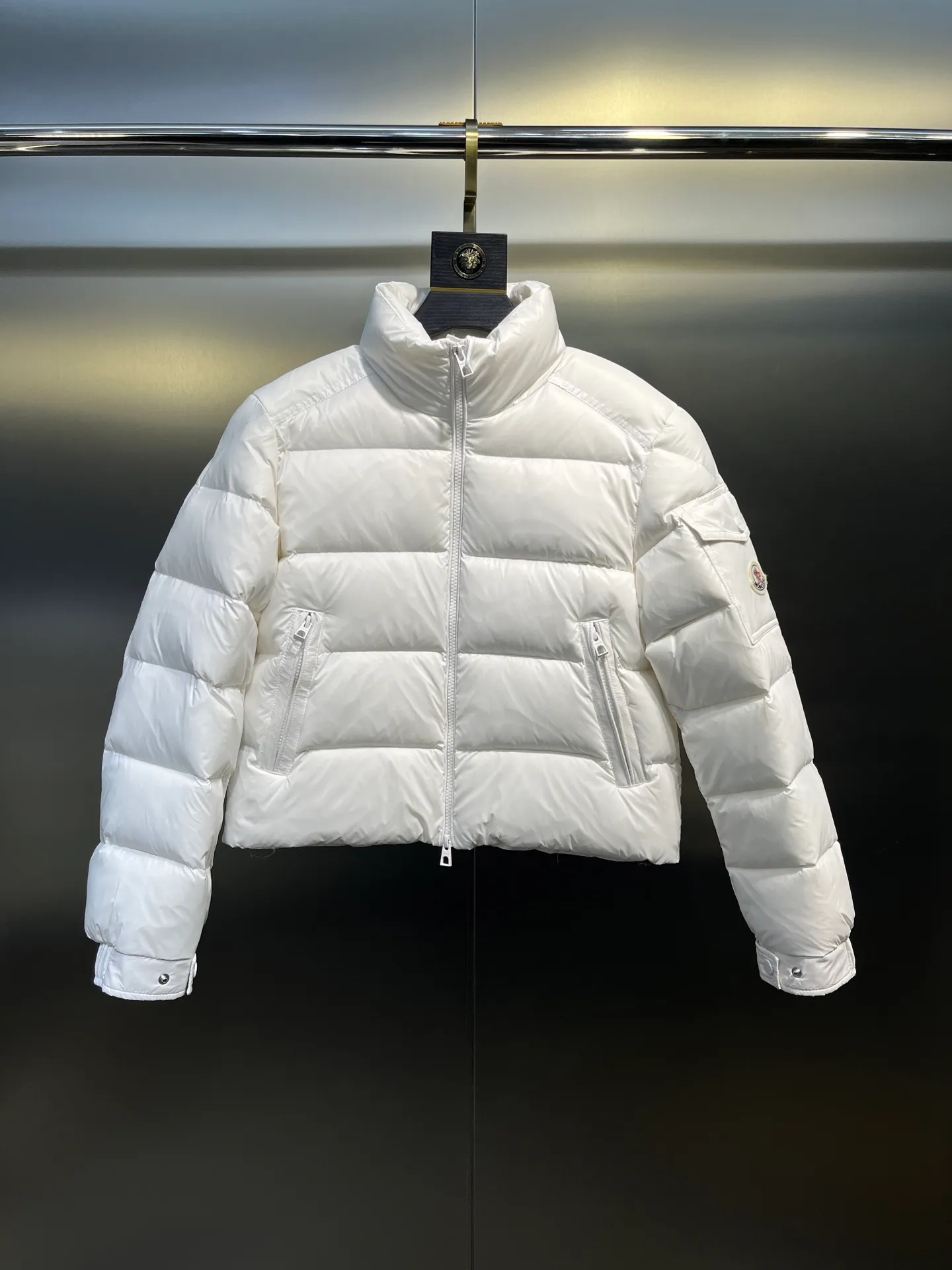 P780 moncler 🌟down jacket, original custom-made hardware accessories, all imported and original customization, welcome to compare, absolutely high quality, using top-grade 90 white duck down, super soft, fluffy and plump, super heavy-duty, excellent fabric workmanship, perfect version. Note⚠The fabric is super comfortable, exclusive model, non-market goods, same sizes for men and women.  size: 1234