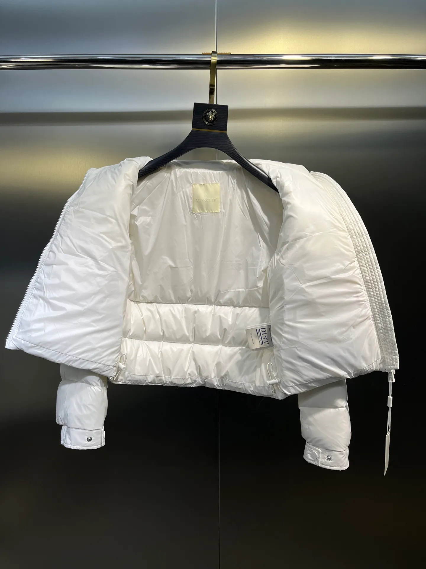 P780 moncler 🌟down jacket, original custom-made hardware accessories, all imported and original customization, welcome to compare, absolutely high quality, using top-grade 90 white duck down, super soft, fluffy and plump, super heavy-duty, excellent fabric workmanship, perfect version. Note⚠The fabric is super comfortable, exclusive model, non-market goods, same sizes for men and women.  size: 1234