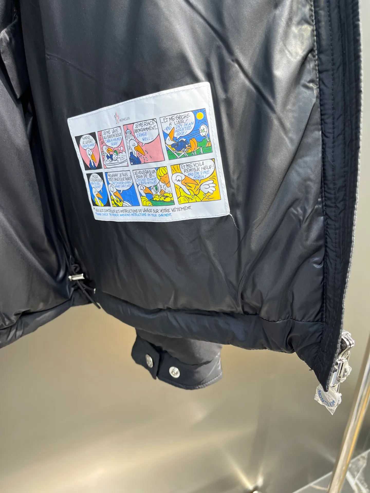 P860 moncler🌟 Down Jacket 2025 Autumn and Winter New Style Original customized hardware accessories are all imported and original customized. Welcome to compare. Absolutely high quality. Made of top-grade 95 white duck down. Super soft. Filled with fluffy and full feathers. Super heavy-duty. The fabric is well-crafted. The pattern is perfect. Note. The fabric is super comfortable. Exclusive model. Non-market goods. Same size for men and women. Size: 12345